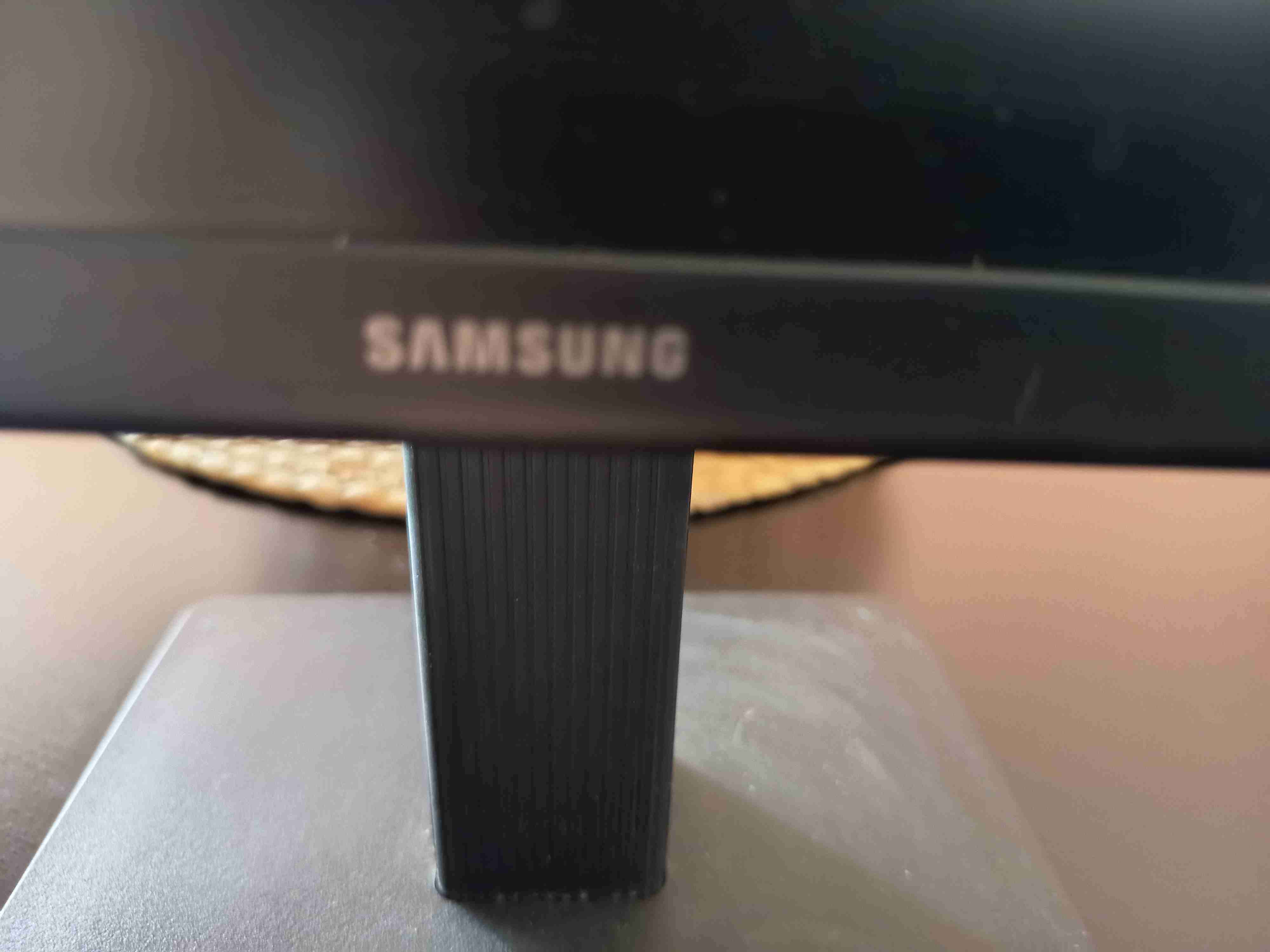 Monitor Samsung LED 22" - miniatura 1