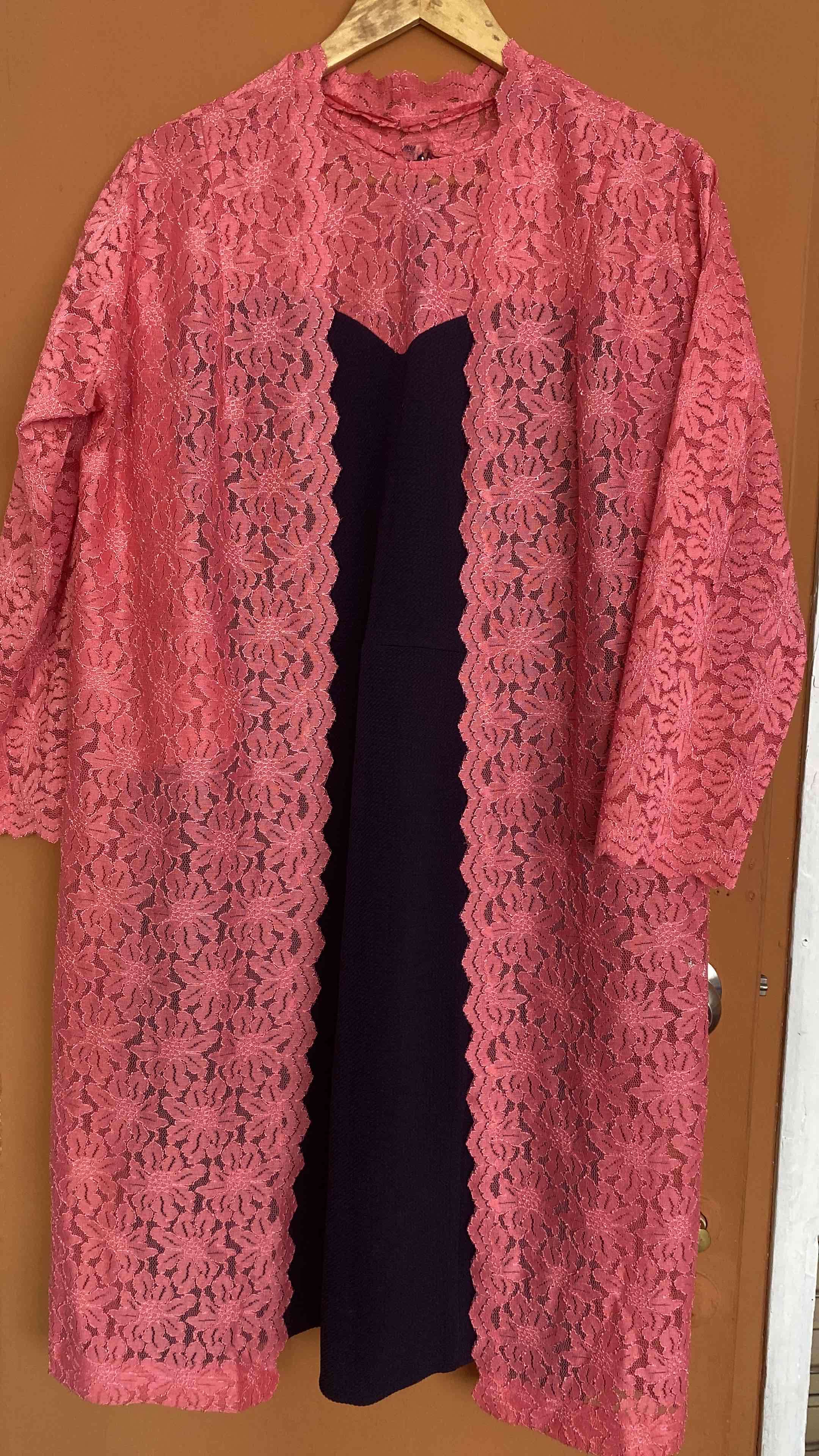 Vestido azul con encaje rosa - miniatura 2