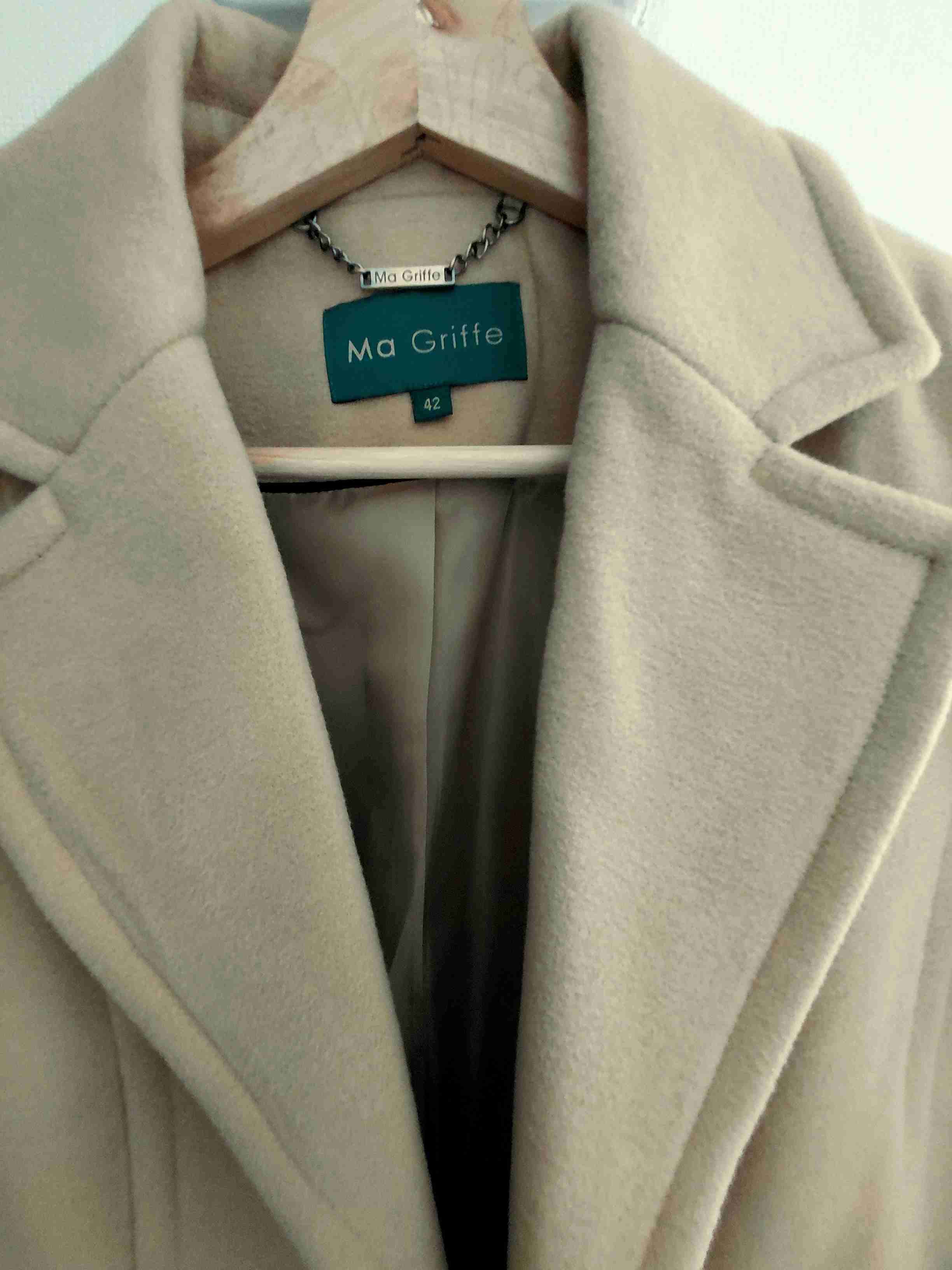 Abrigo camel con etiquetas - miniatura 3