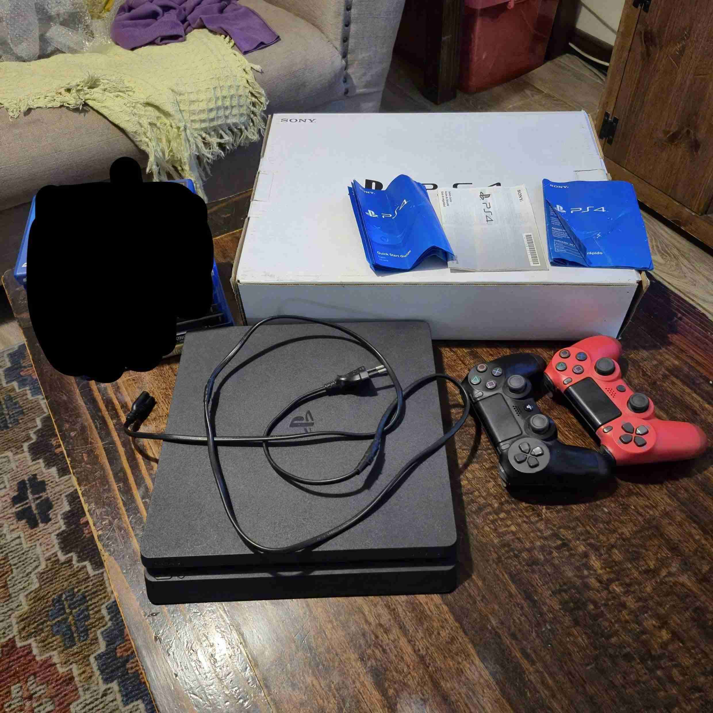 Consola PS4 con controladores y juegos - 3