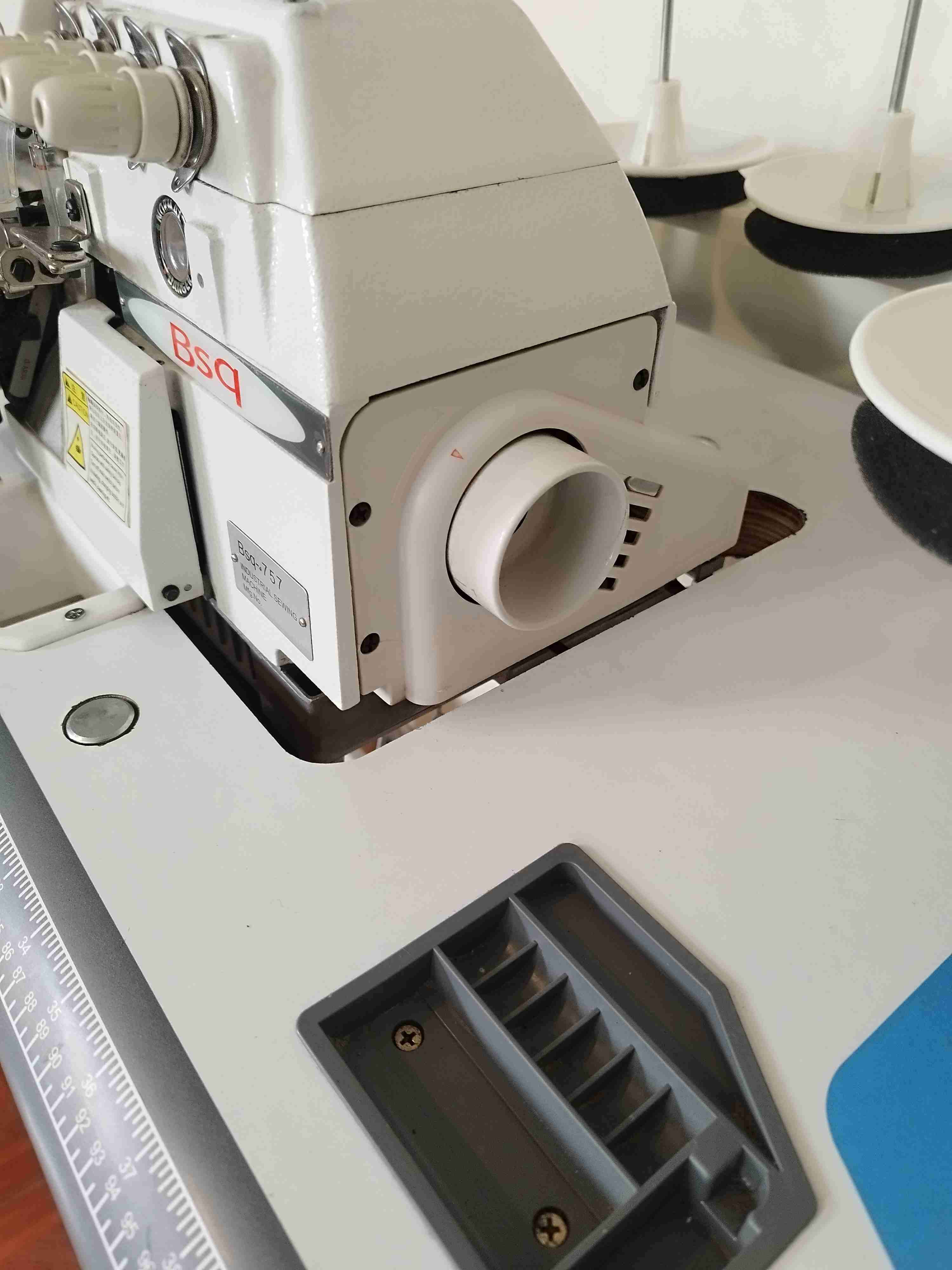 Máquina overlock industrial ,con mesa de trabajo - 5