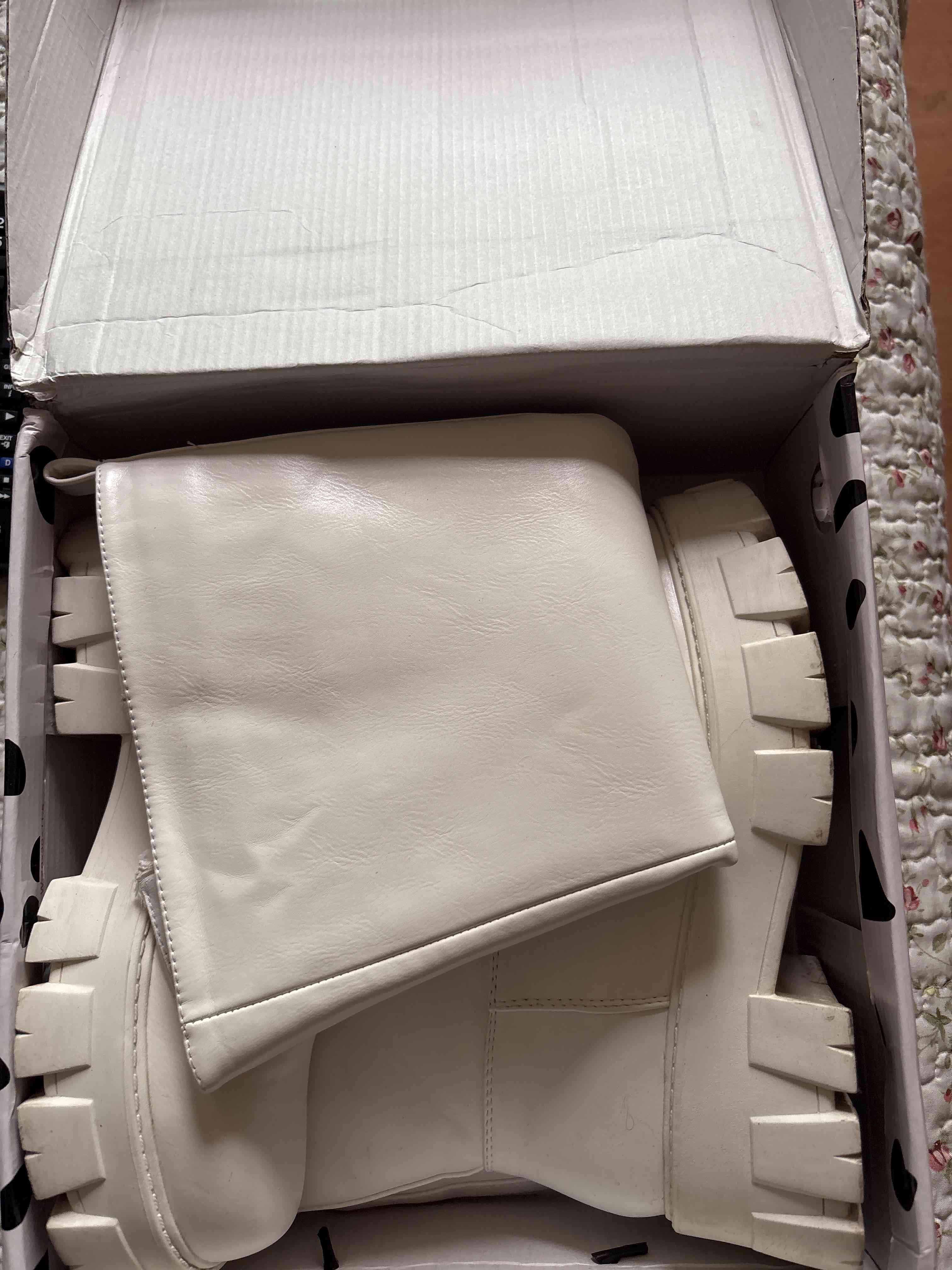 Botines blancos de cuero sintético - miniatura 1