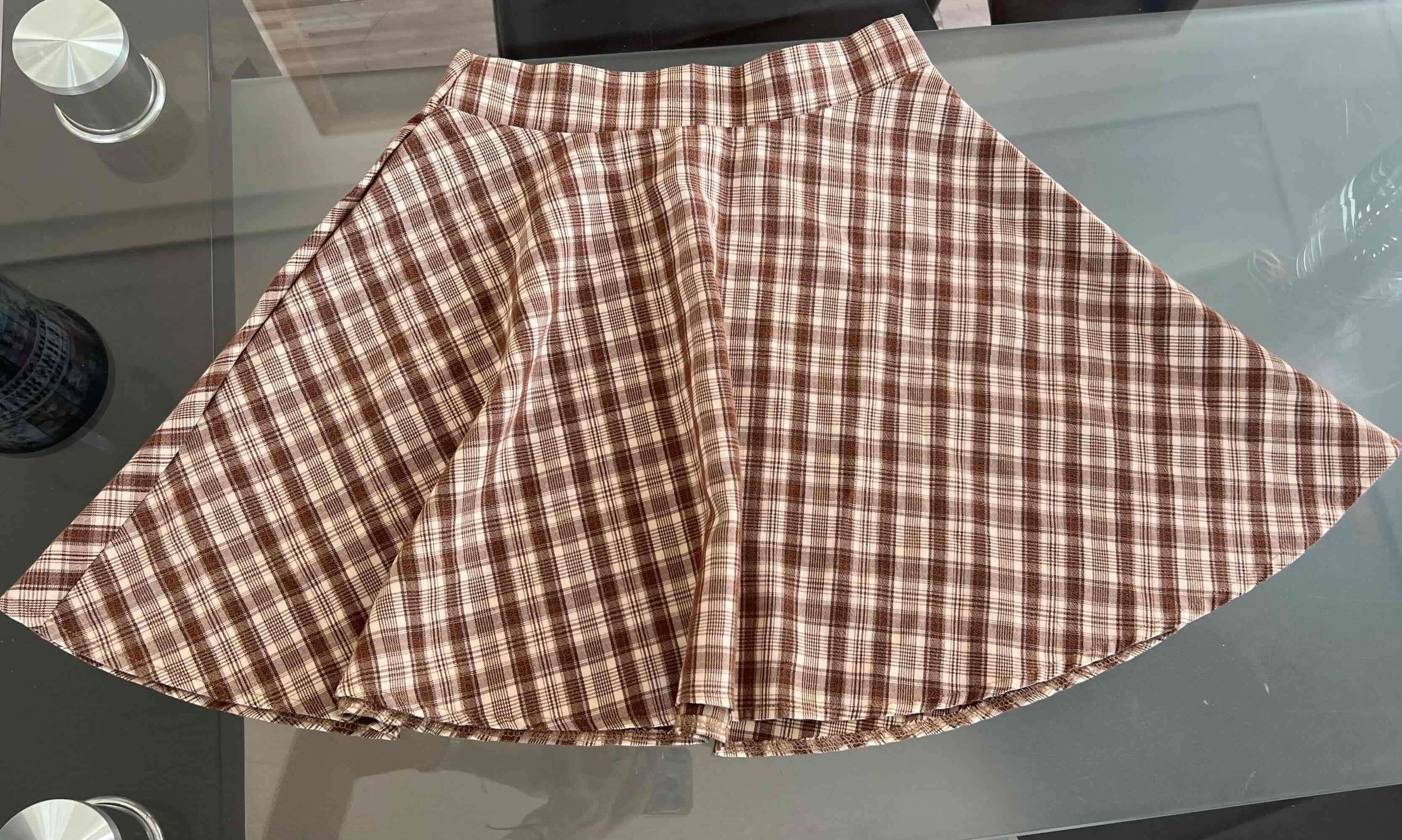 Falda corta a cuadros marrones - 1