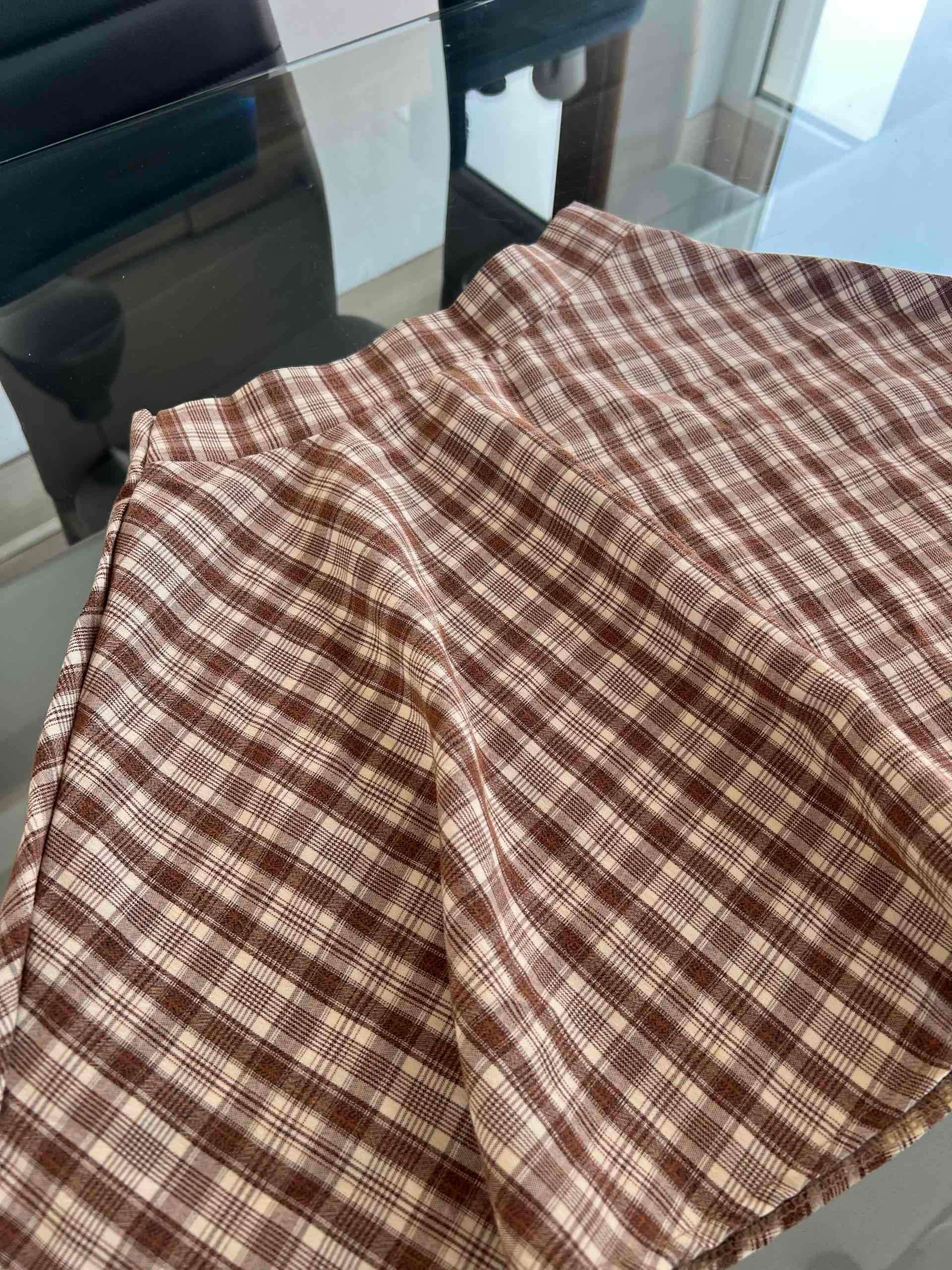 Falda corta a cuadros marrones - 2