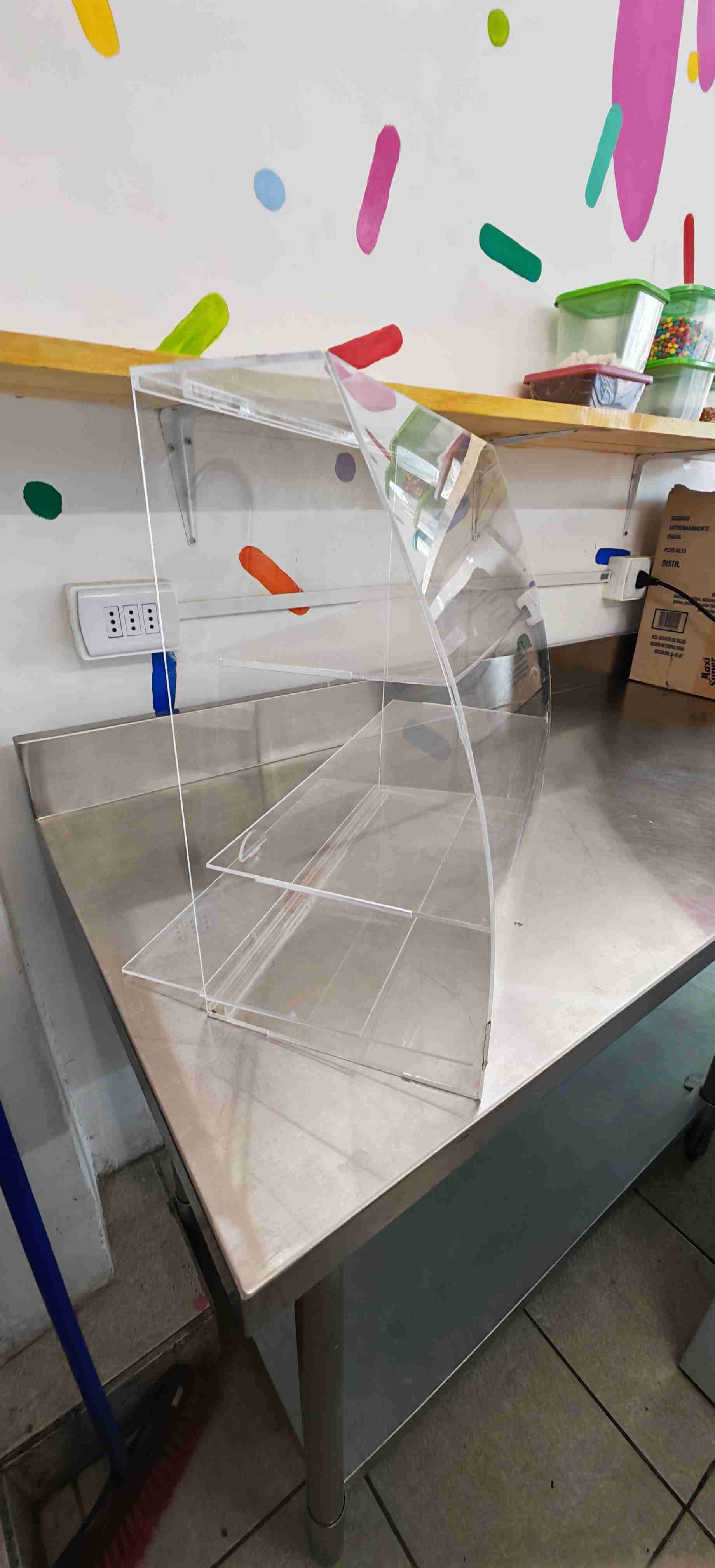 Vitrina acrílica transparente - miniatura 2