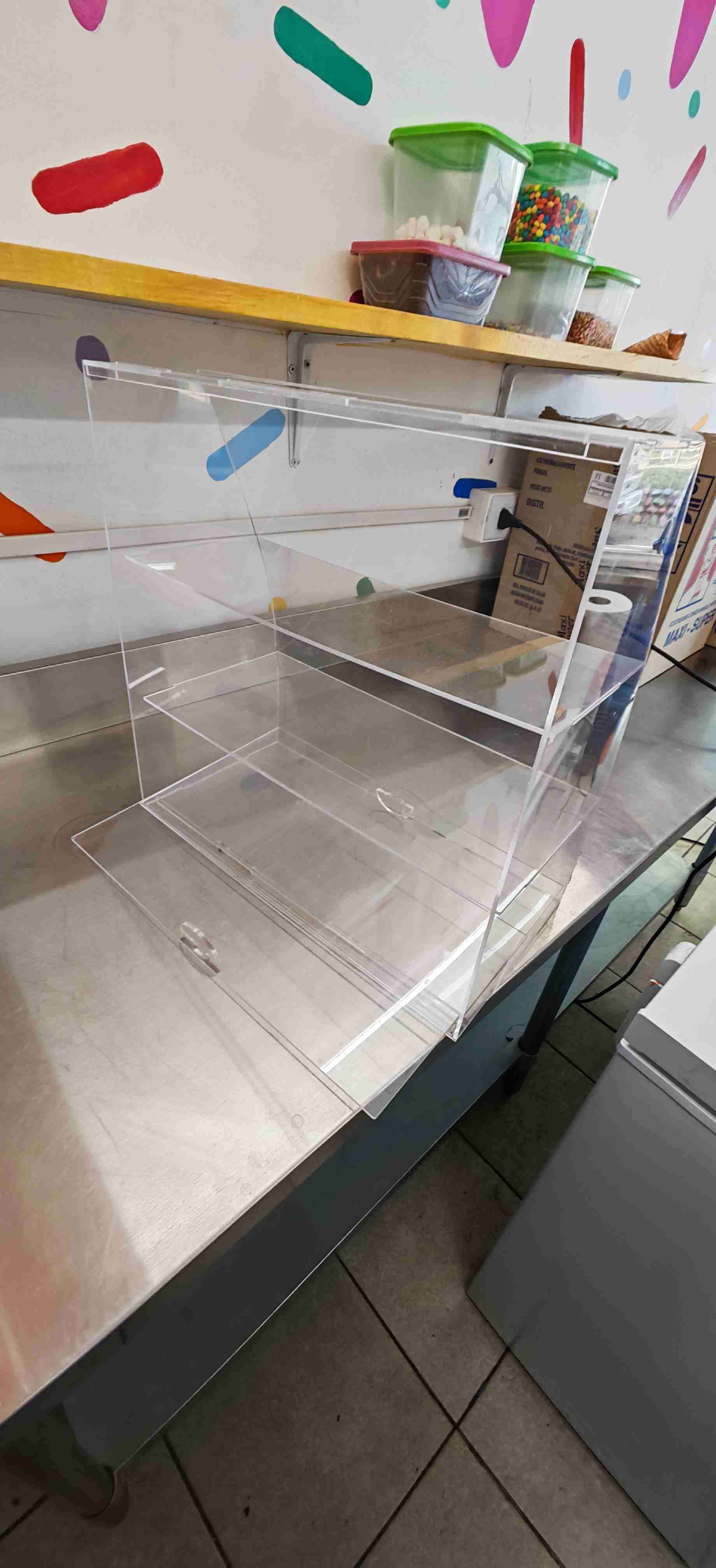 Vitrina acrílica transparente - miniatura 3