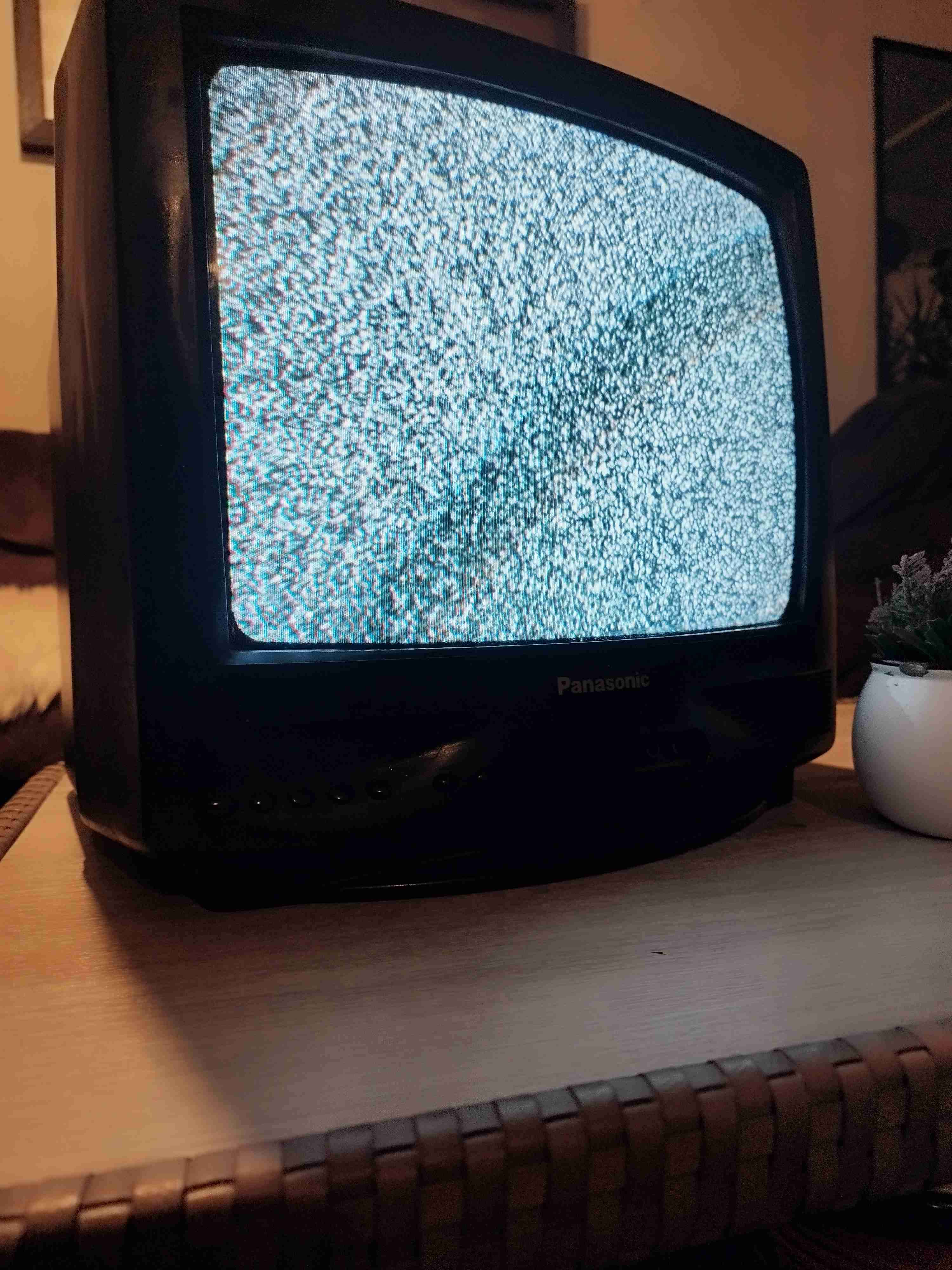 Televisor antiguo Panasonic 14 pulgadas - miniatura 4