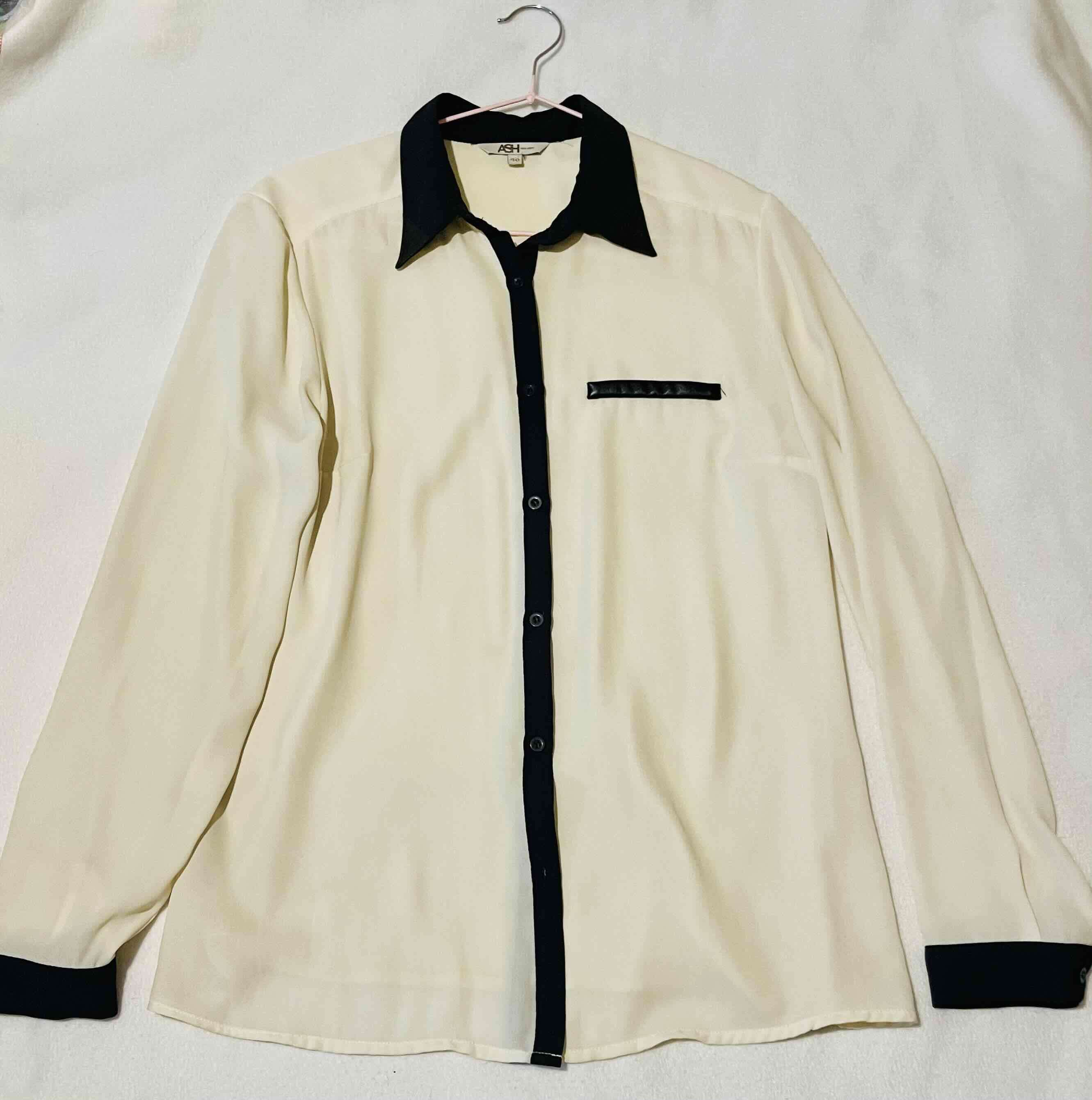 Blusa blanca con toques negros Talla 40 - miniatura 1