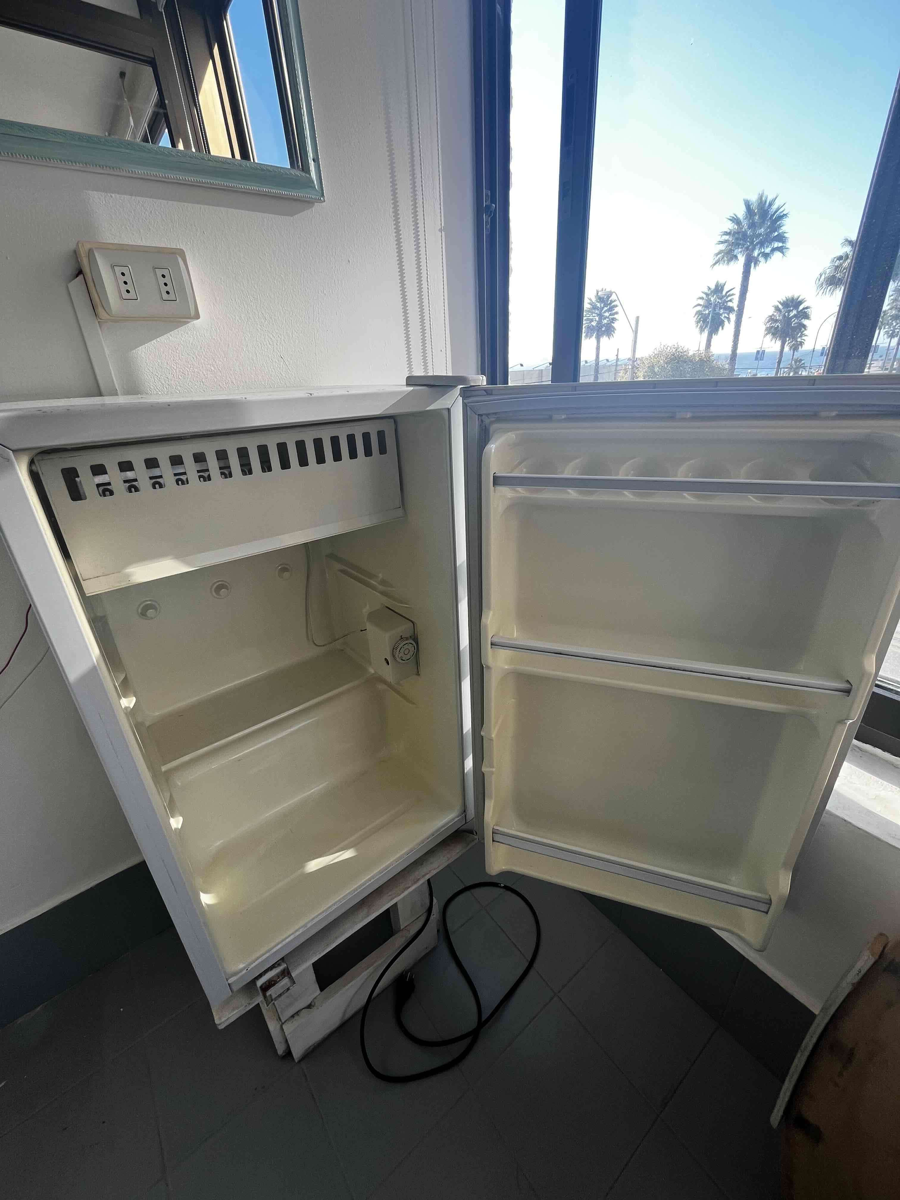 Minibar refrigerador pequeño Daewoo - miniatura 2