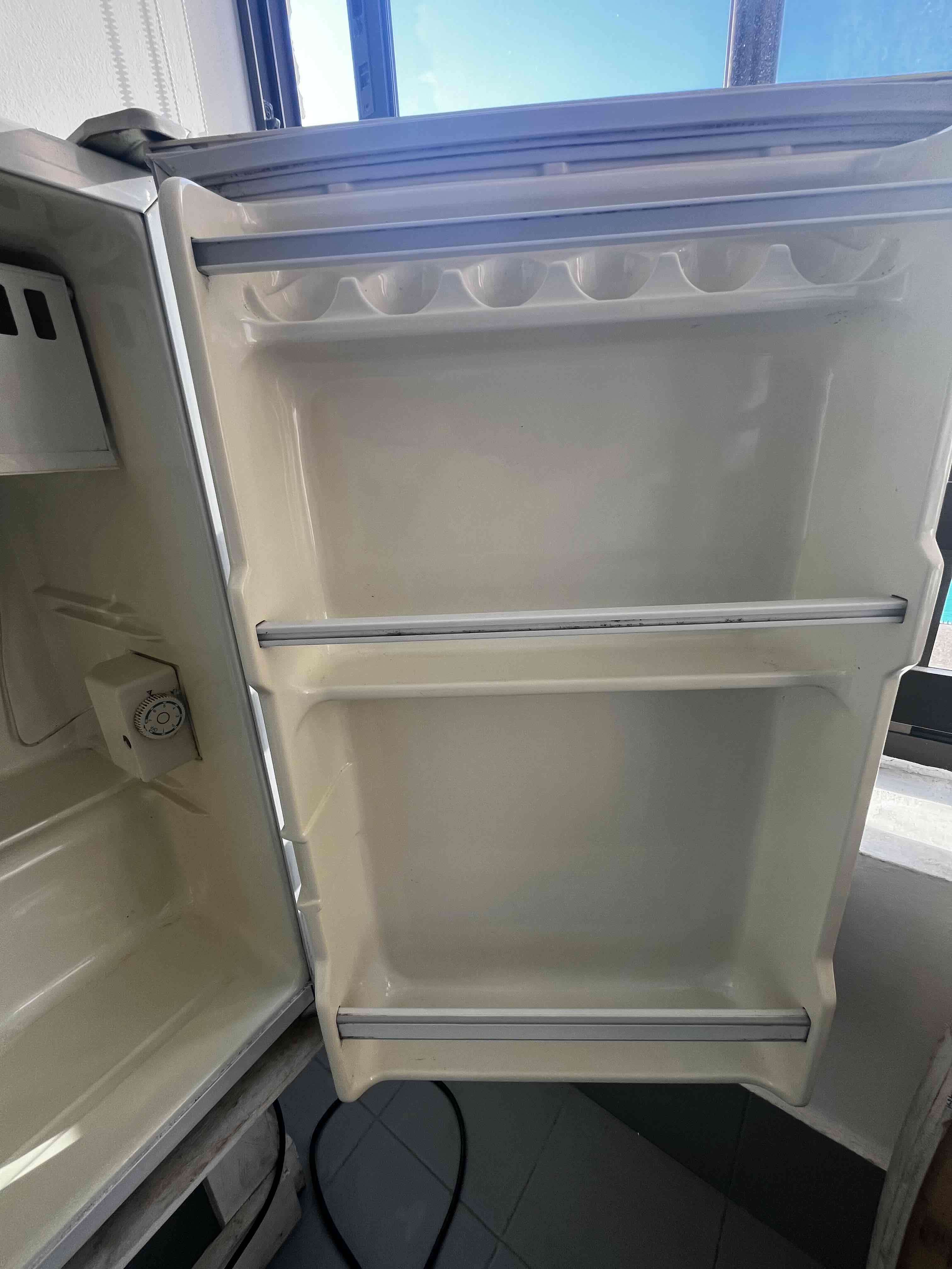 Minibar refrigerador pequeño Daewoo - miniatura 5