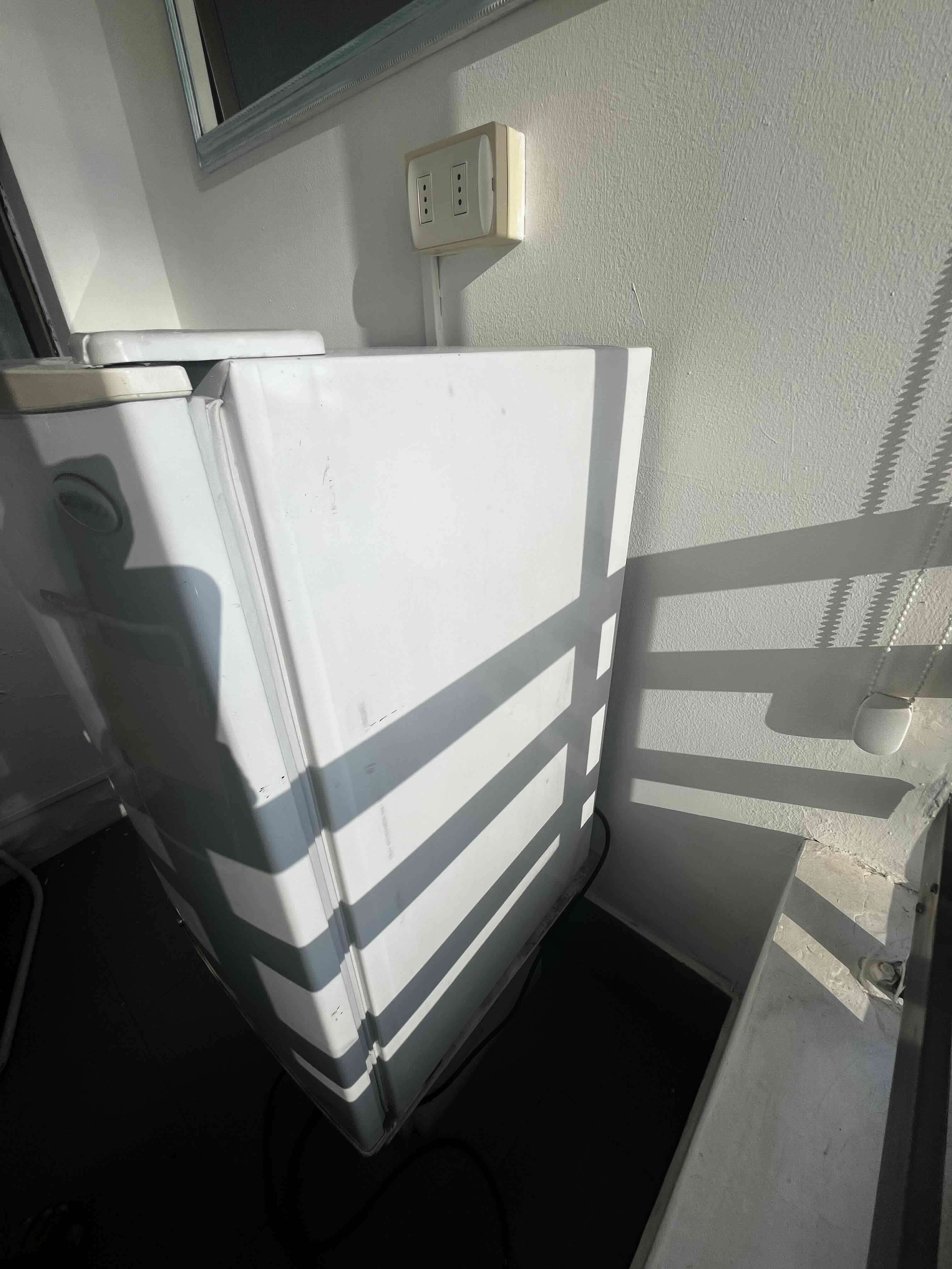 Minibar refrigerador pequeño Daewoo - miniatura 6