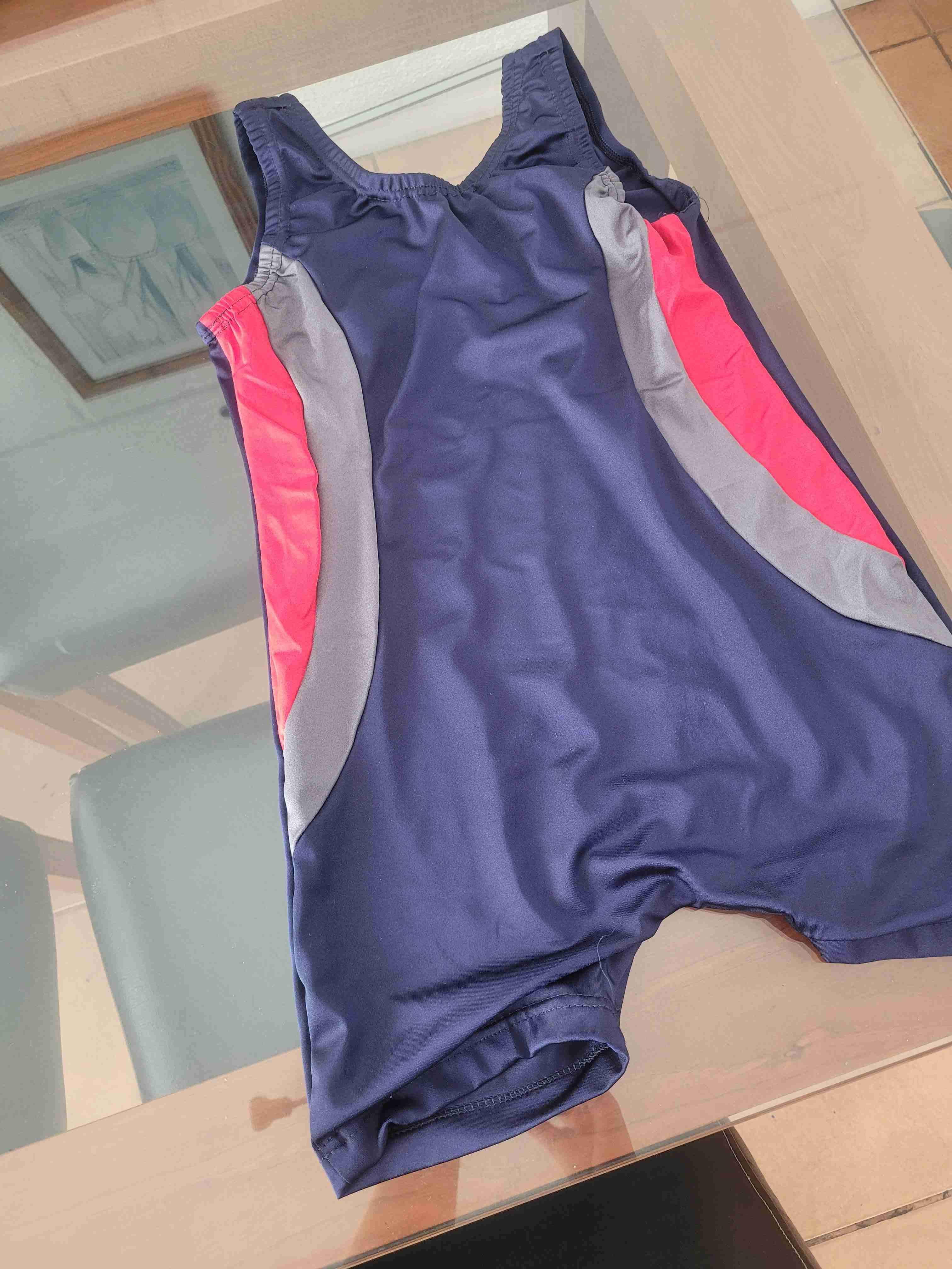 Bañador azul con detalles rosas