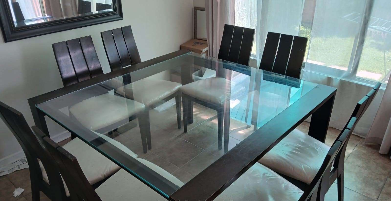 Comedor de vidrio moderno con 8 sillas - miniatura 1