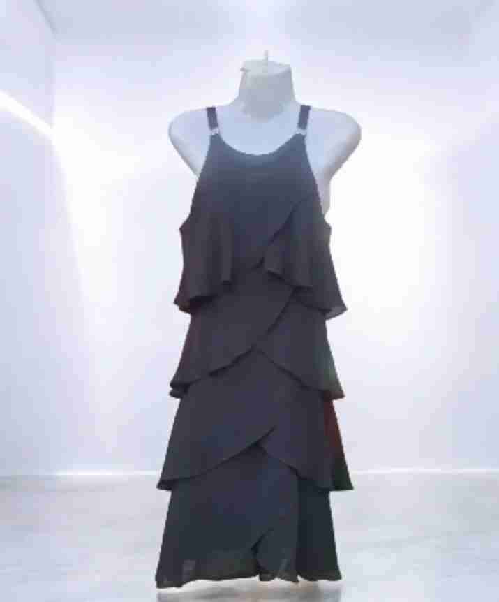 Vestido negro con volantes - miniatura 1