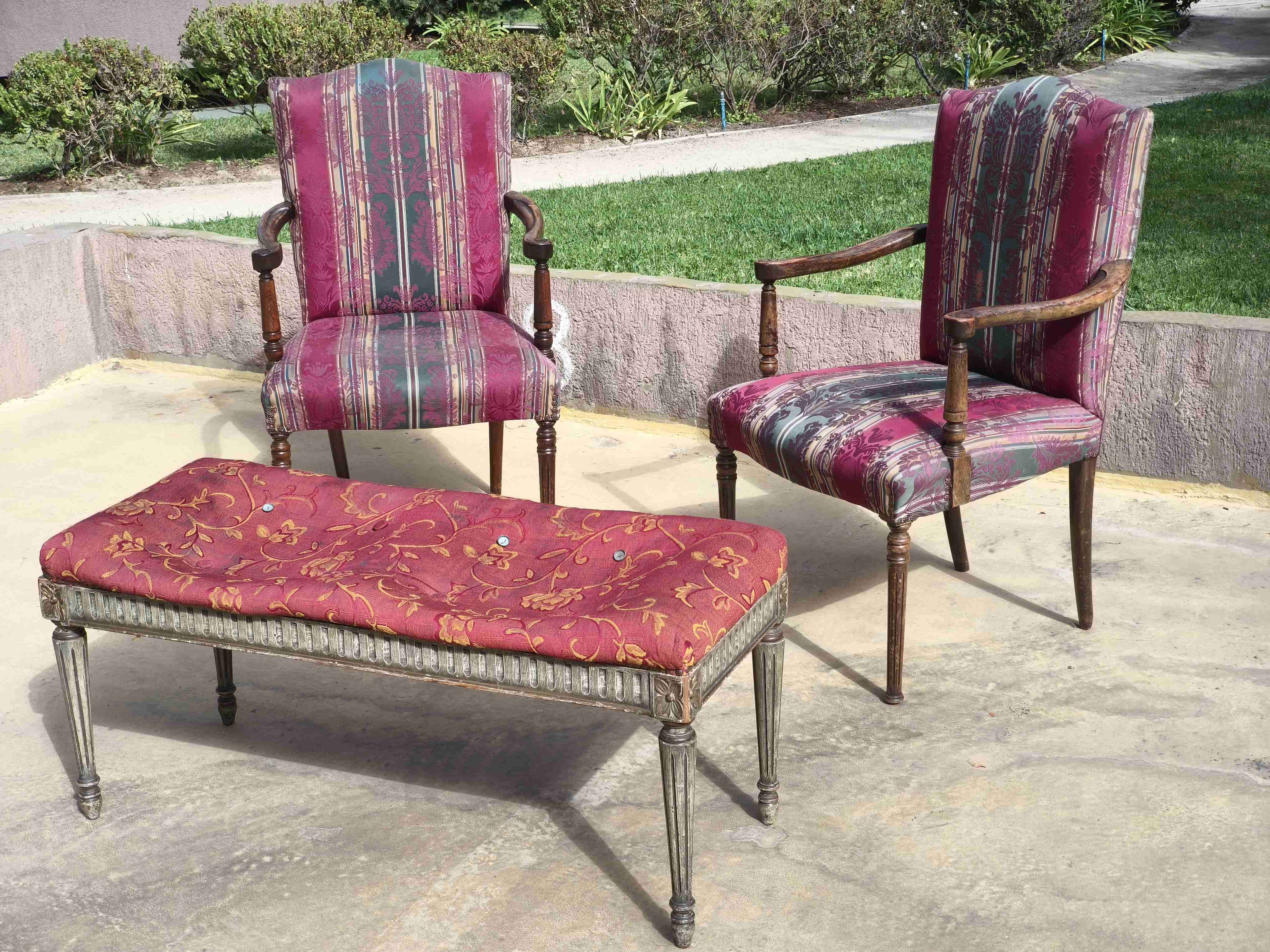 Conjunto de sillas y banco vintage - miniatura 1