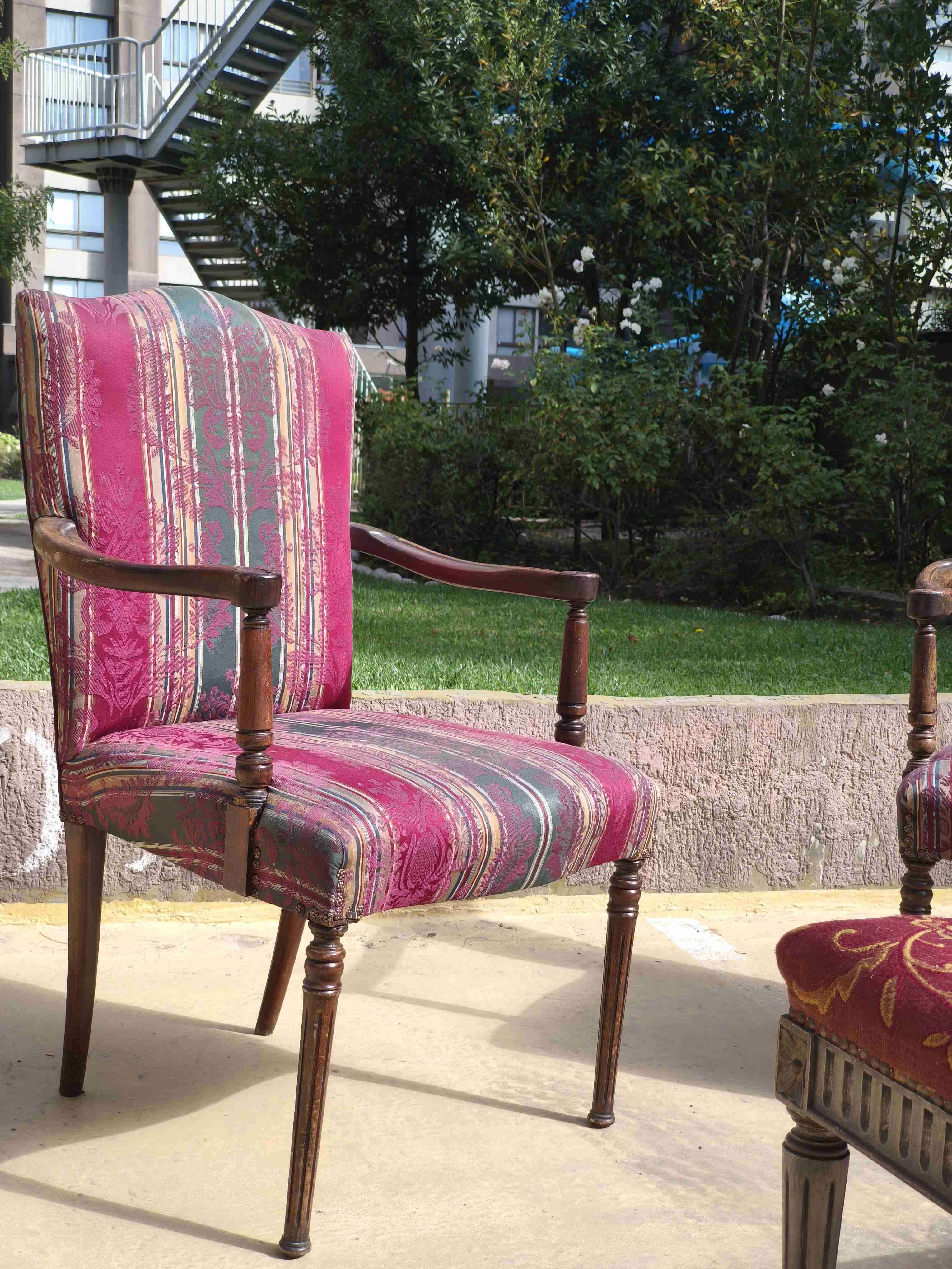 Conjunto de sillas y banco vintage - miniatura 2