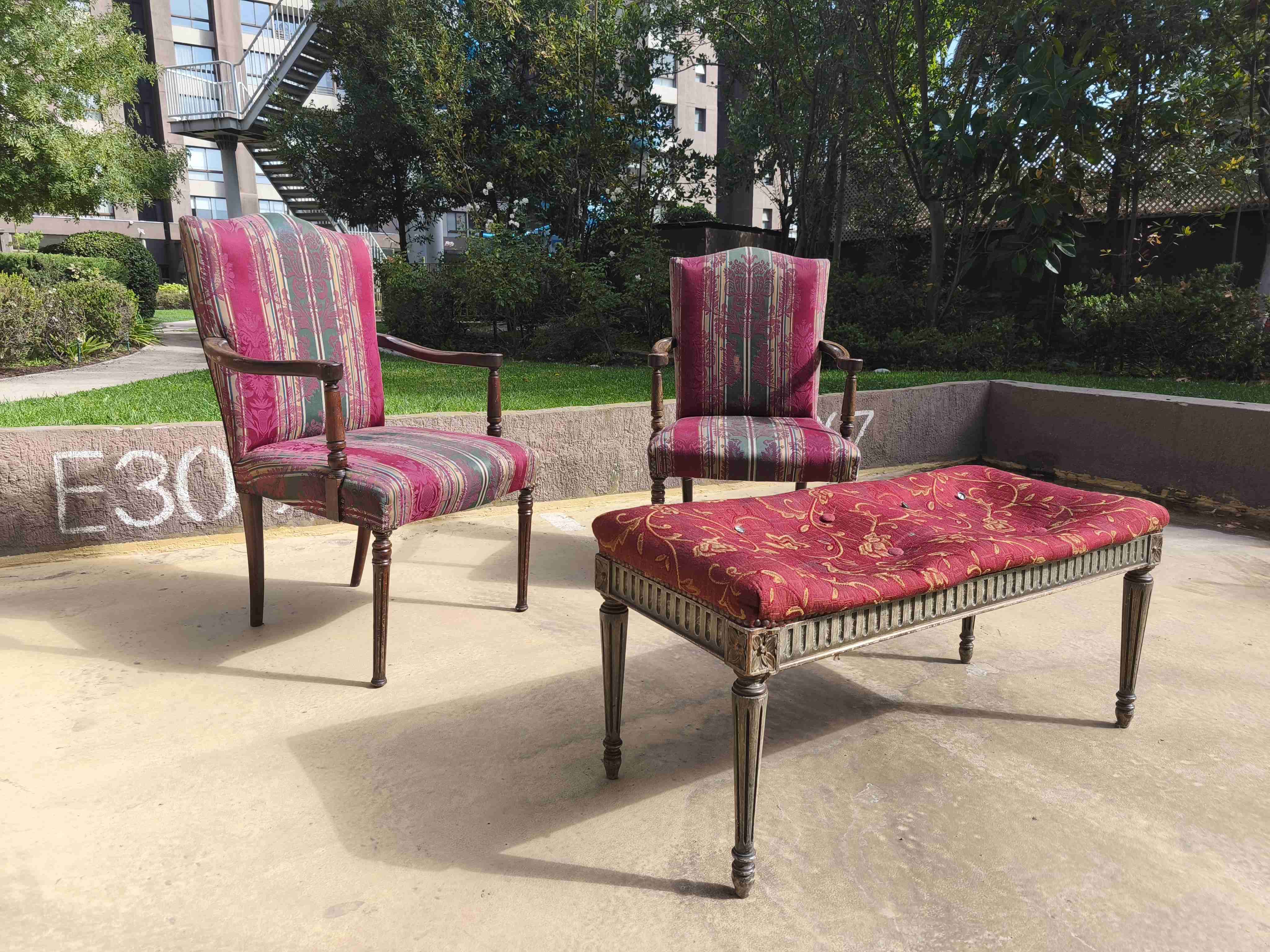 Conjunto de sillas y banco vintage - miniatura 3