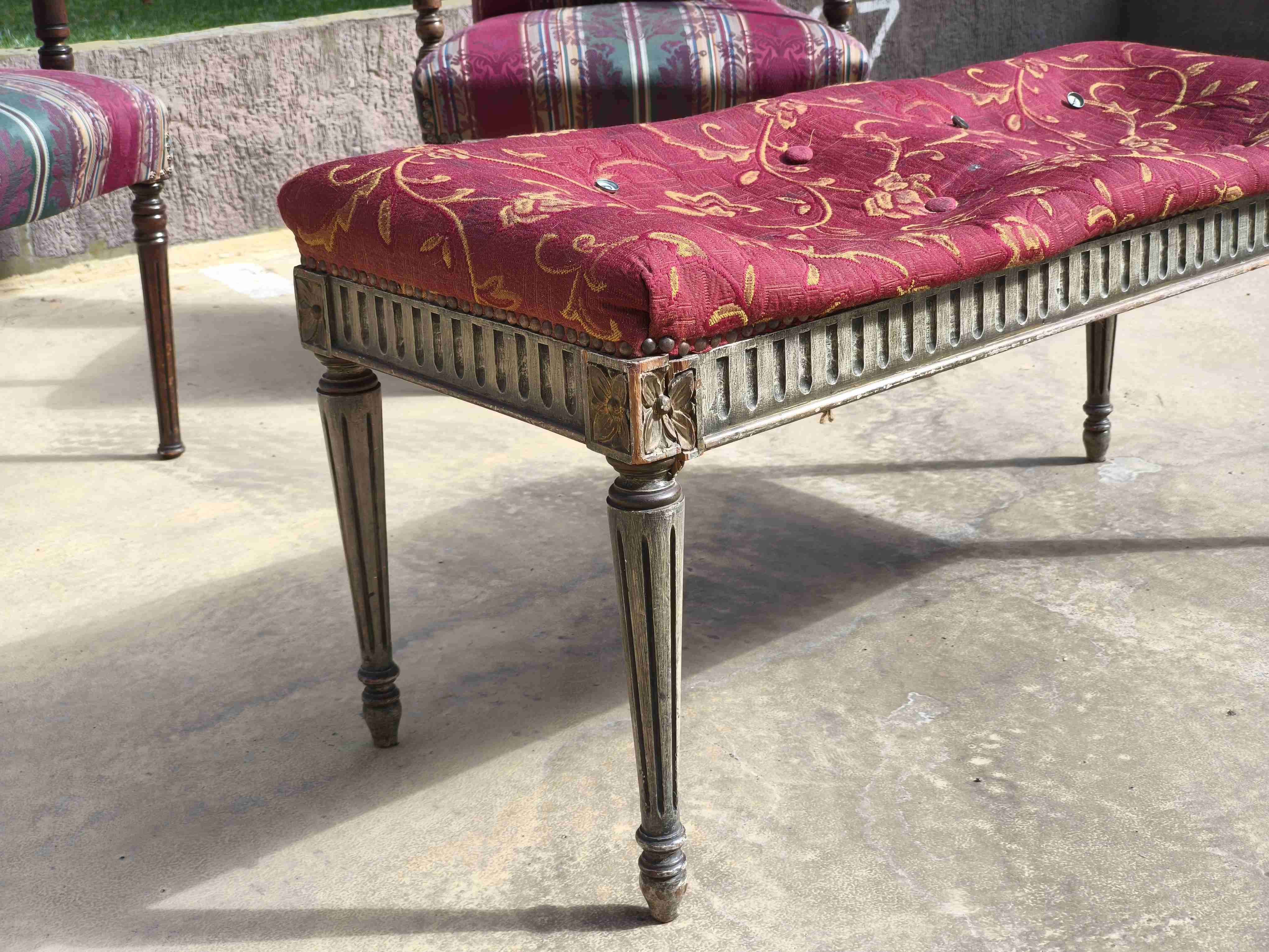 Conjunto de sillas y banco vintage - miniatura 4