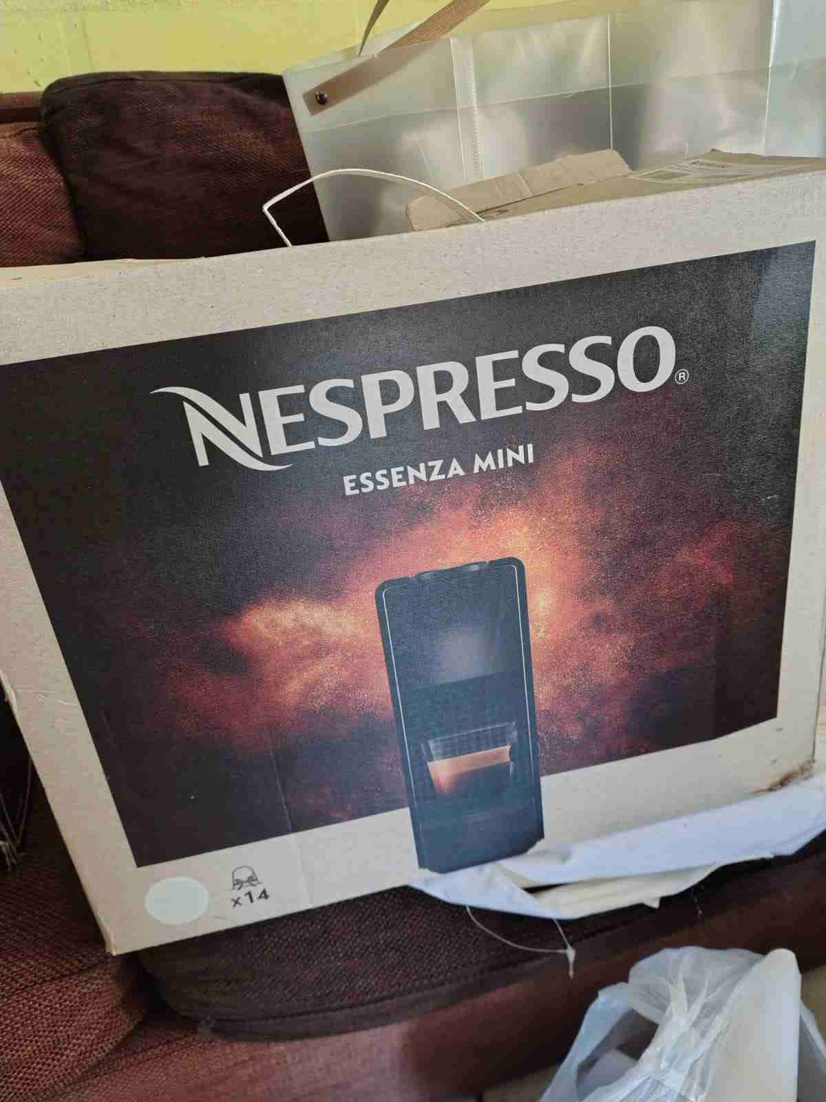 Máquina de café Nespresso blanca - miniatura 2