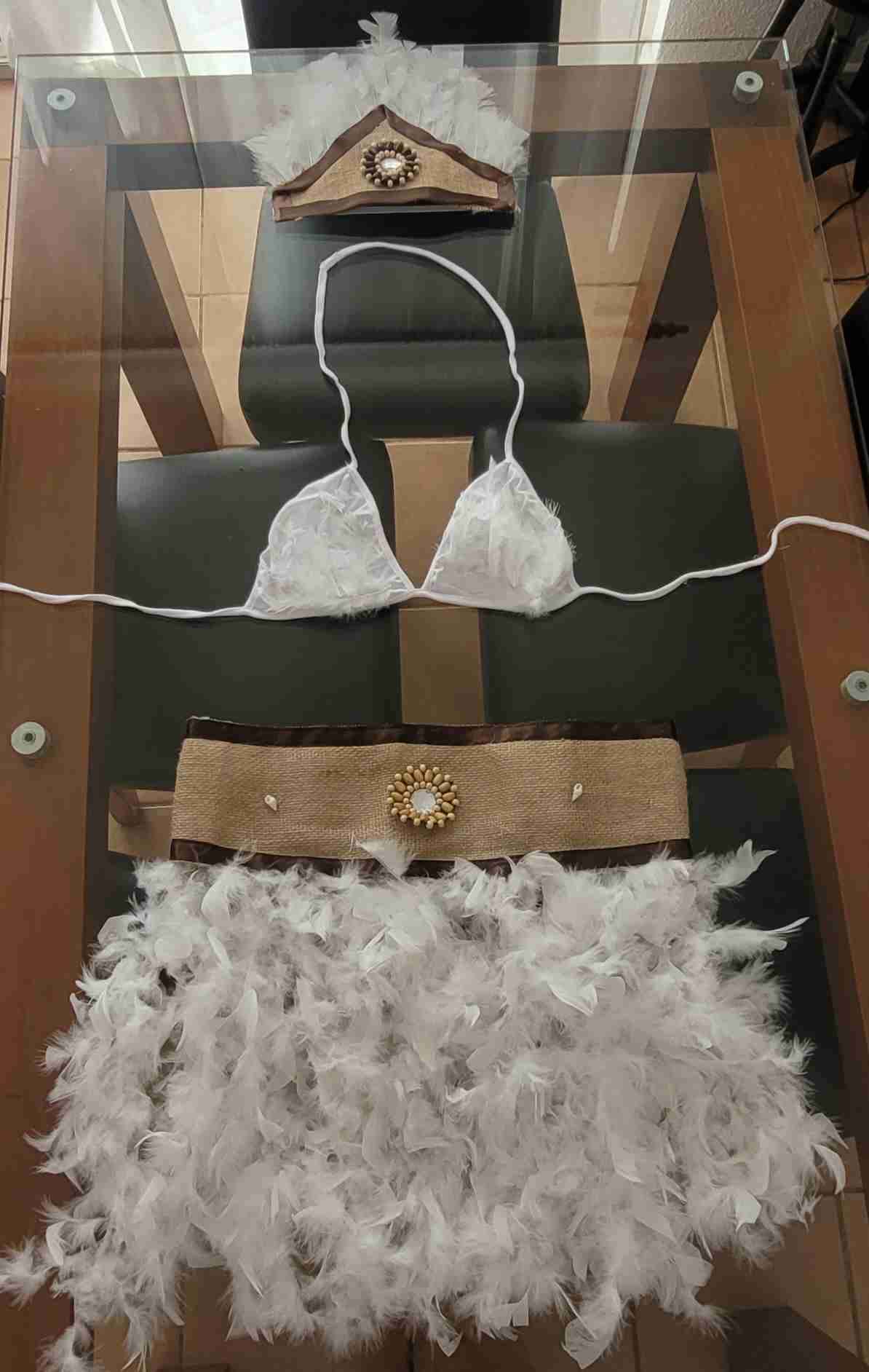 Disfraz de plumas blanco