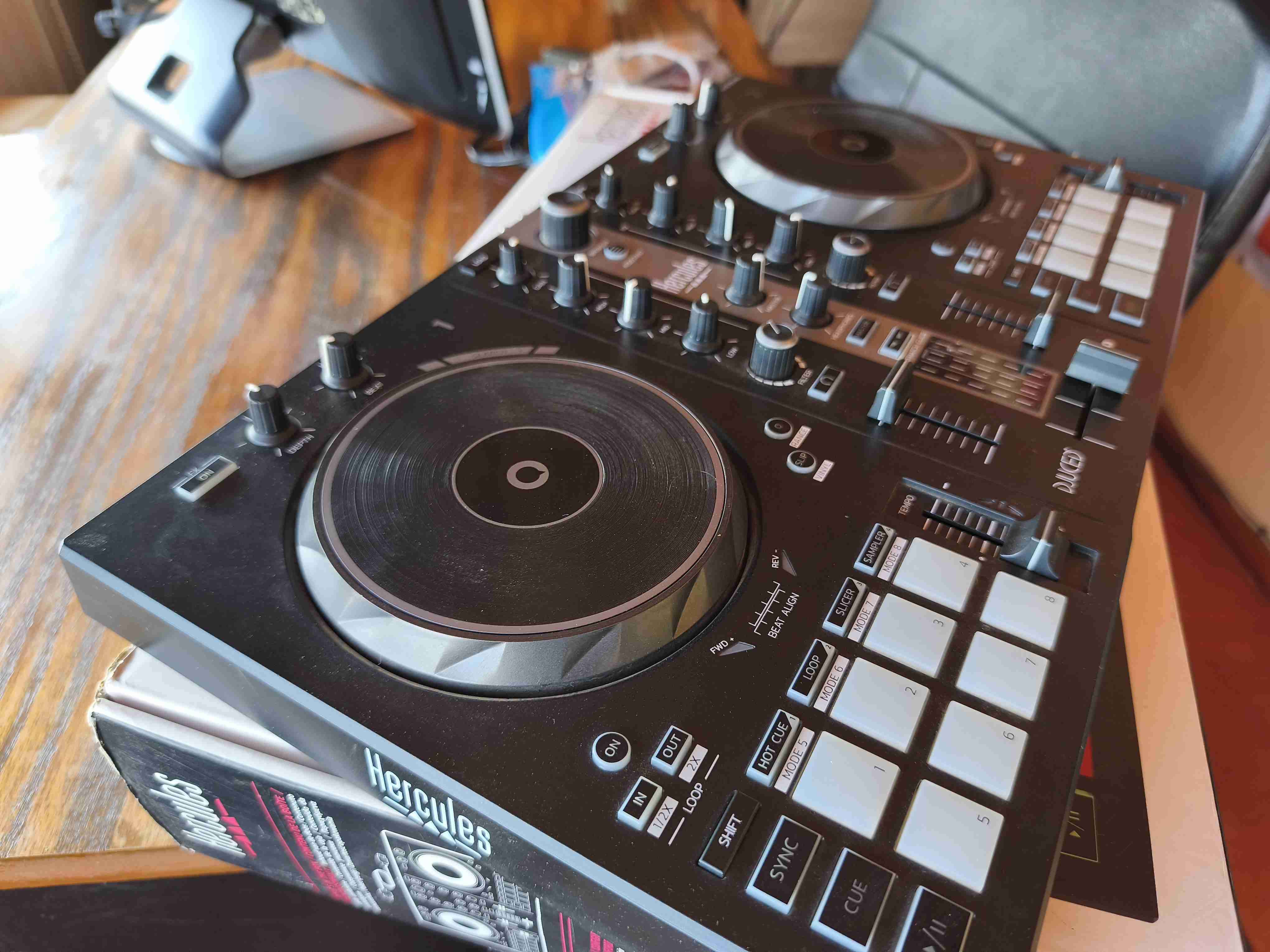 Controlador DJ Hercules 300 MK2 - miniatura 2