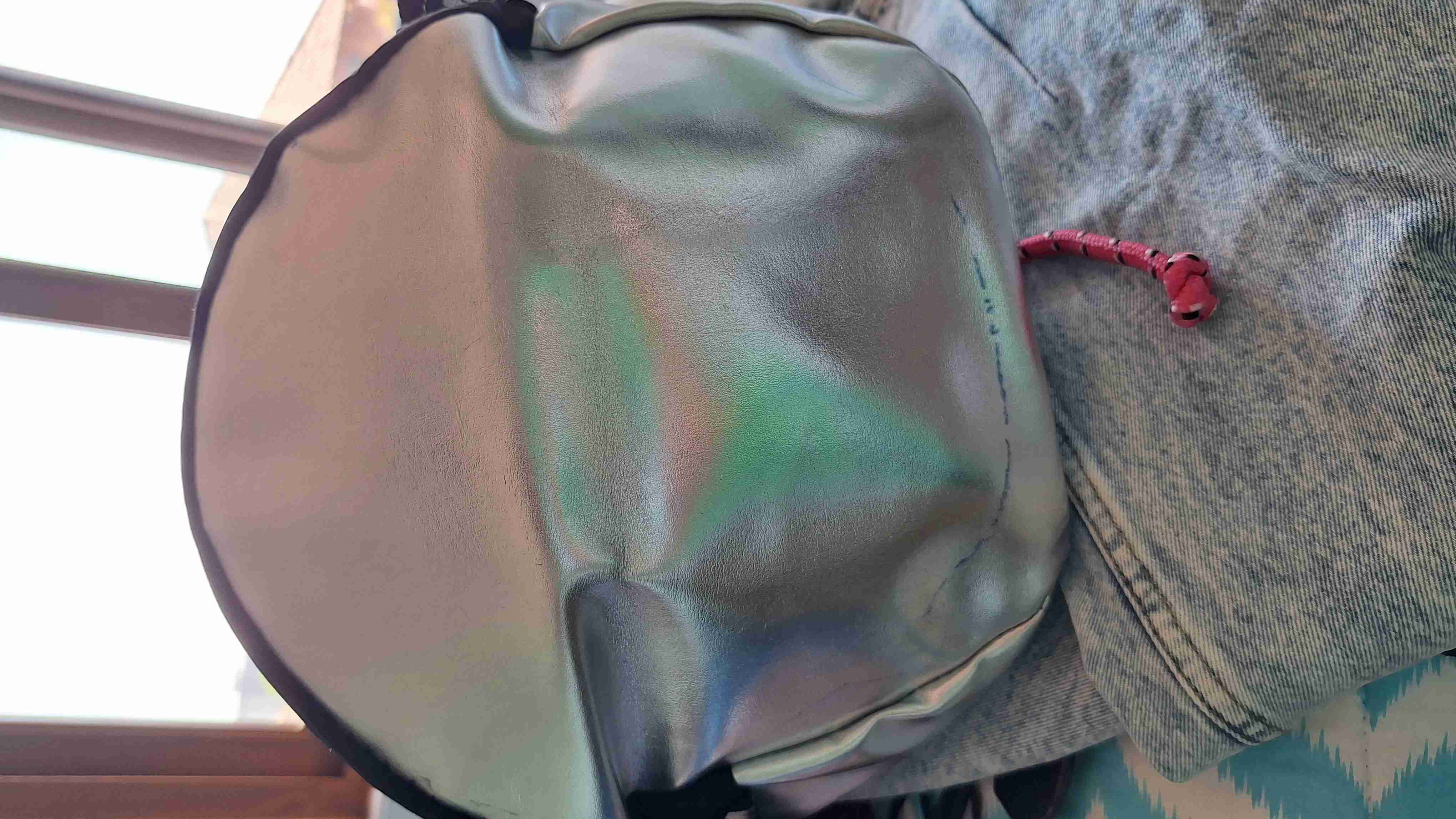 Mochila Victoria's Secret negra y plateada - 5