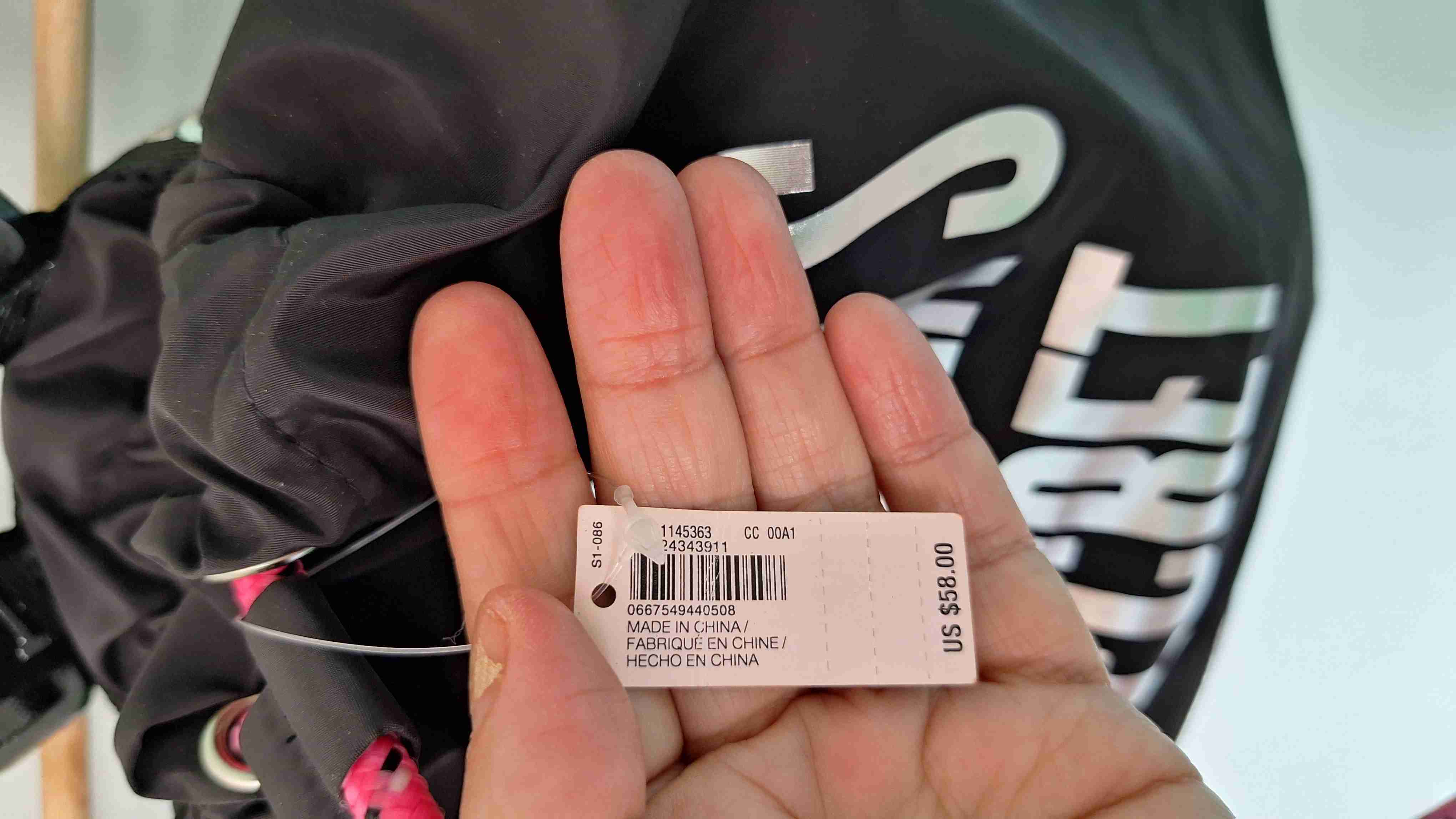 Mochila Victoria's Secret negra y plateada - 6