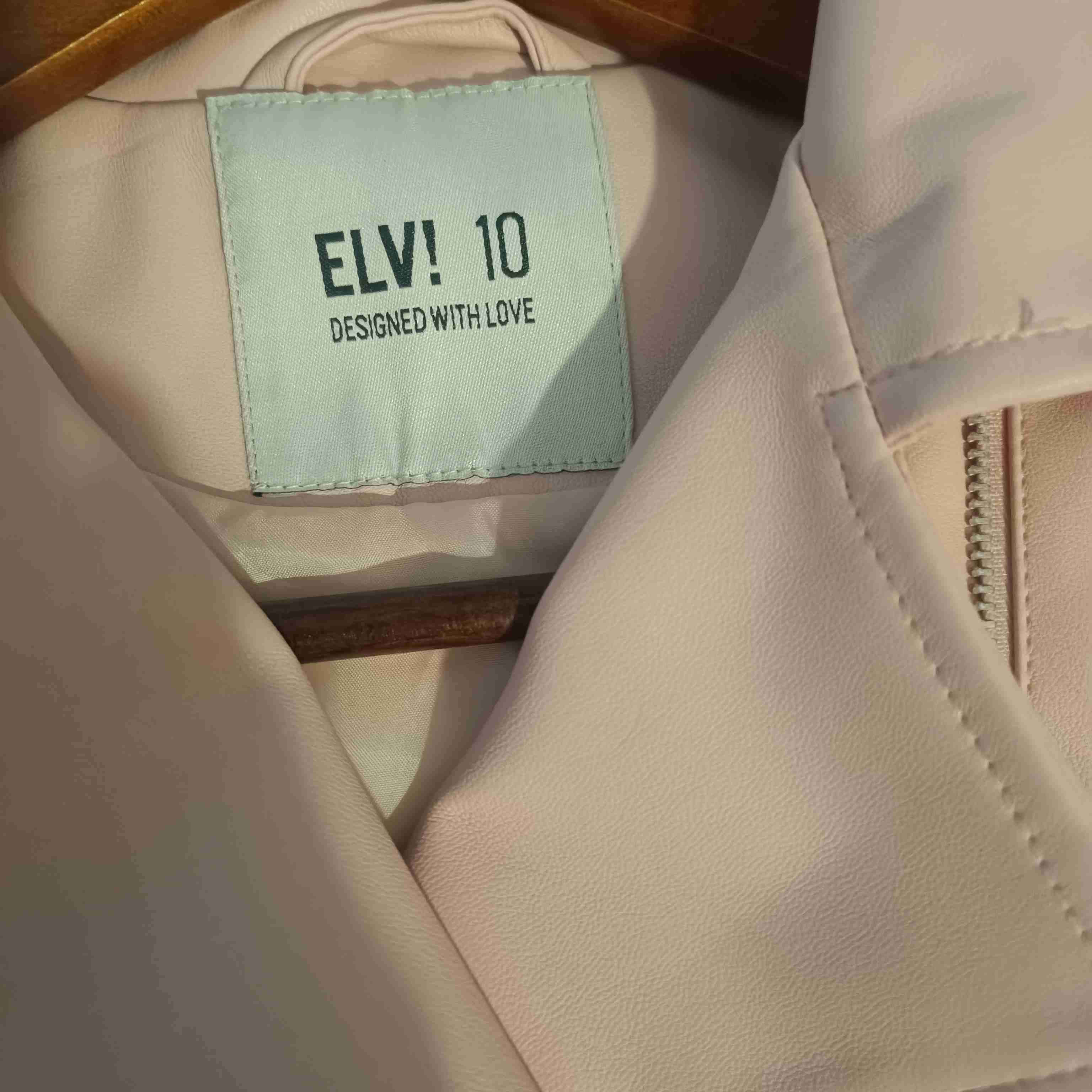 Chaqueta eco cuero rosada - miniatura 2