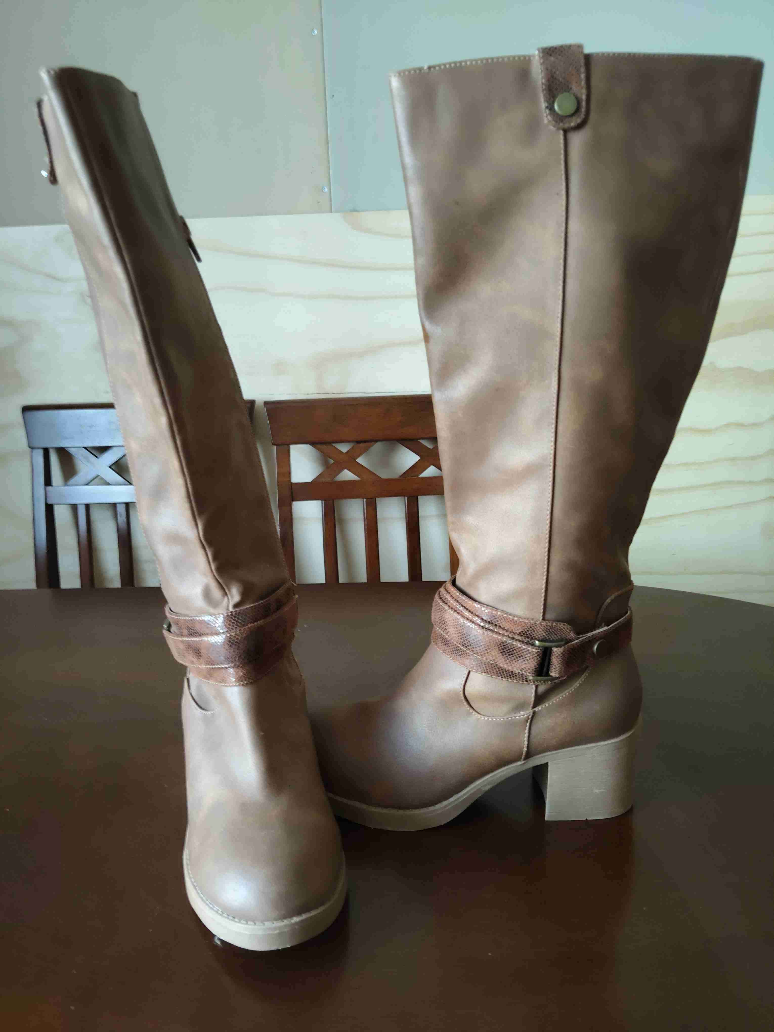 Botas largas color café - 1