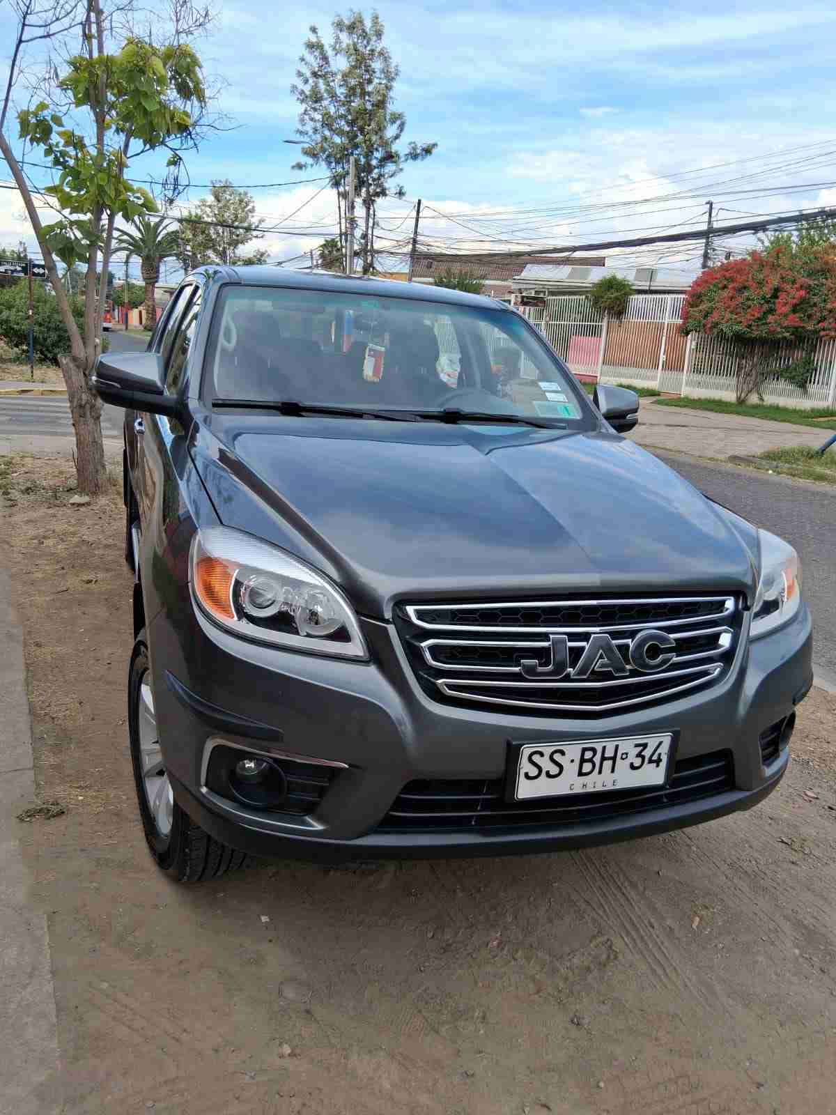 Camioneta gris pickup Jac - miniatura 3