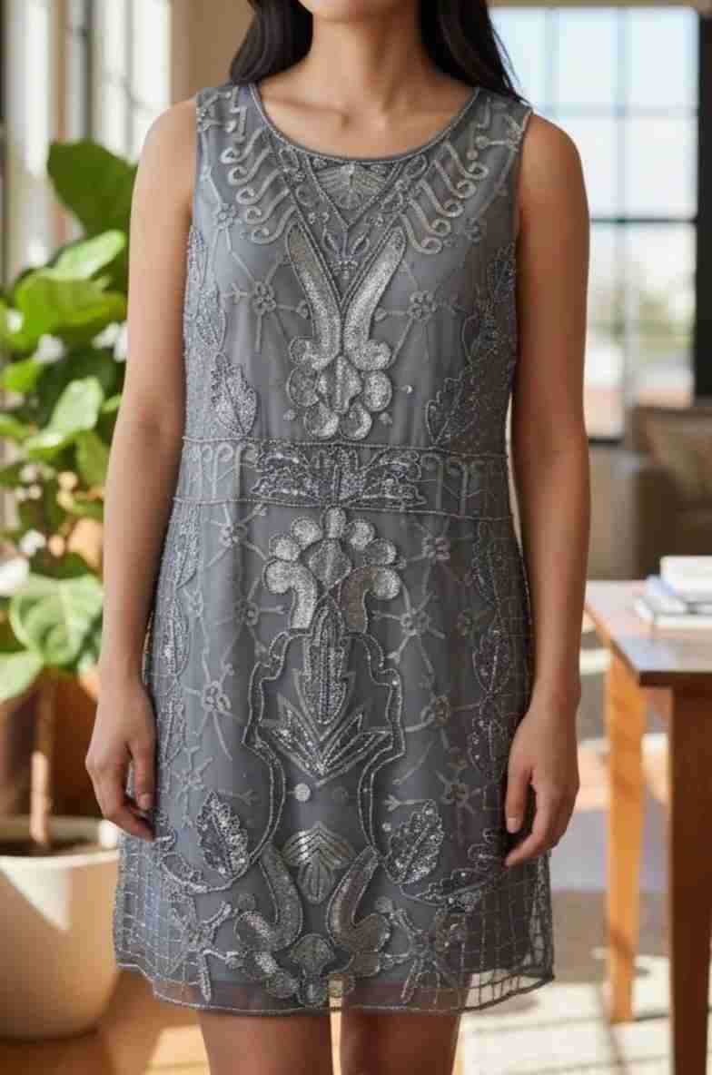 Vestido gris con bordados - miniatura 2