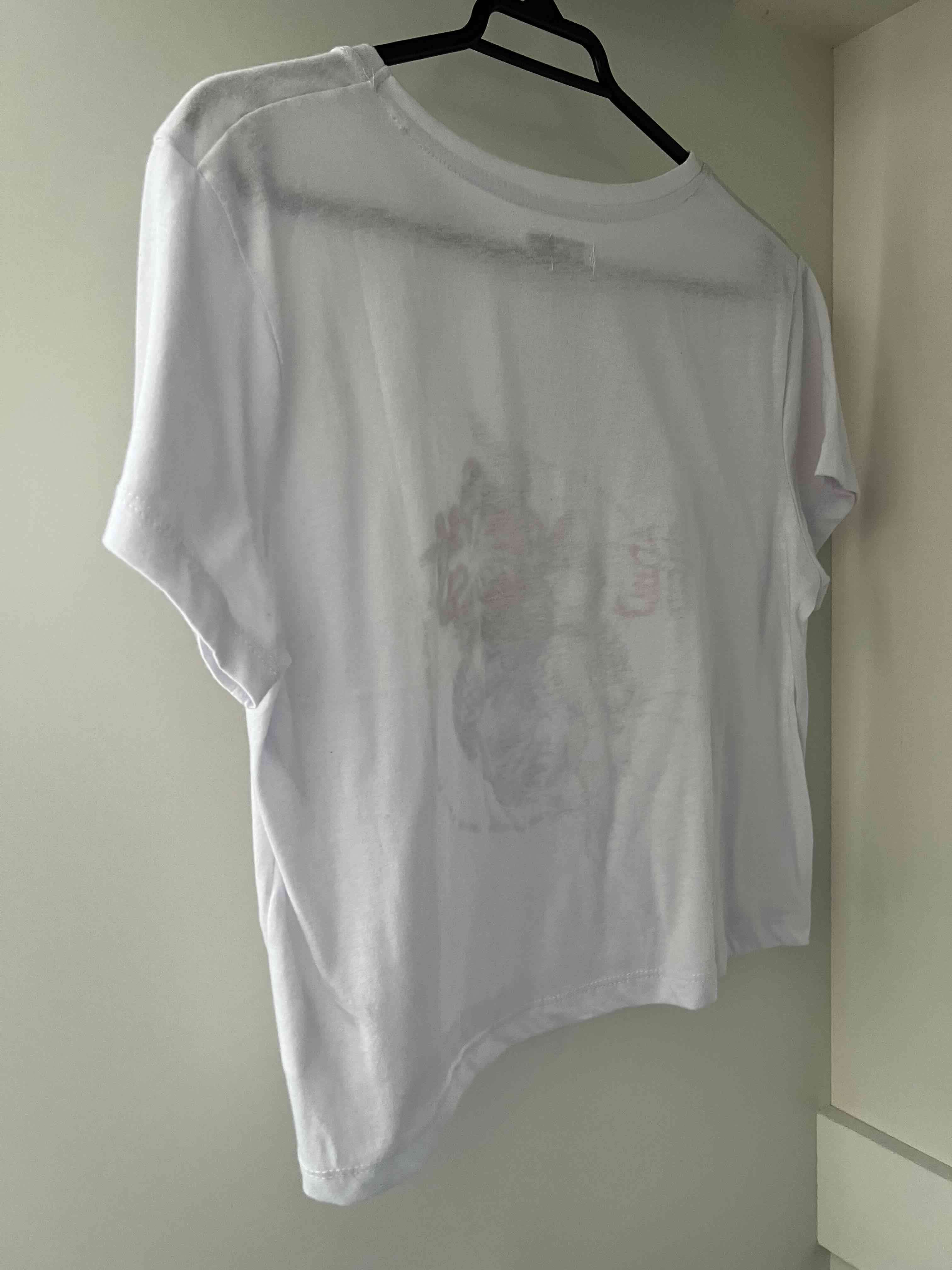 Polera blanca con diseño oriental (talla S) - miniatura 2