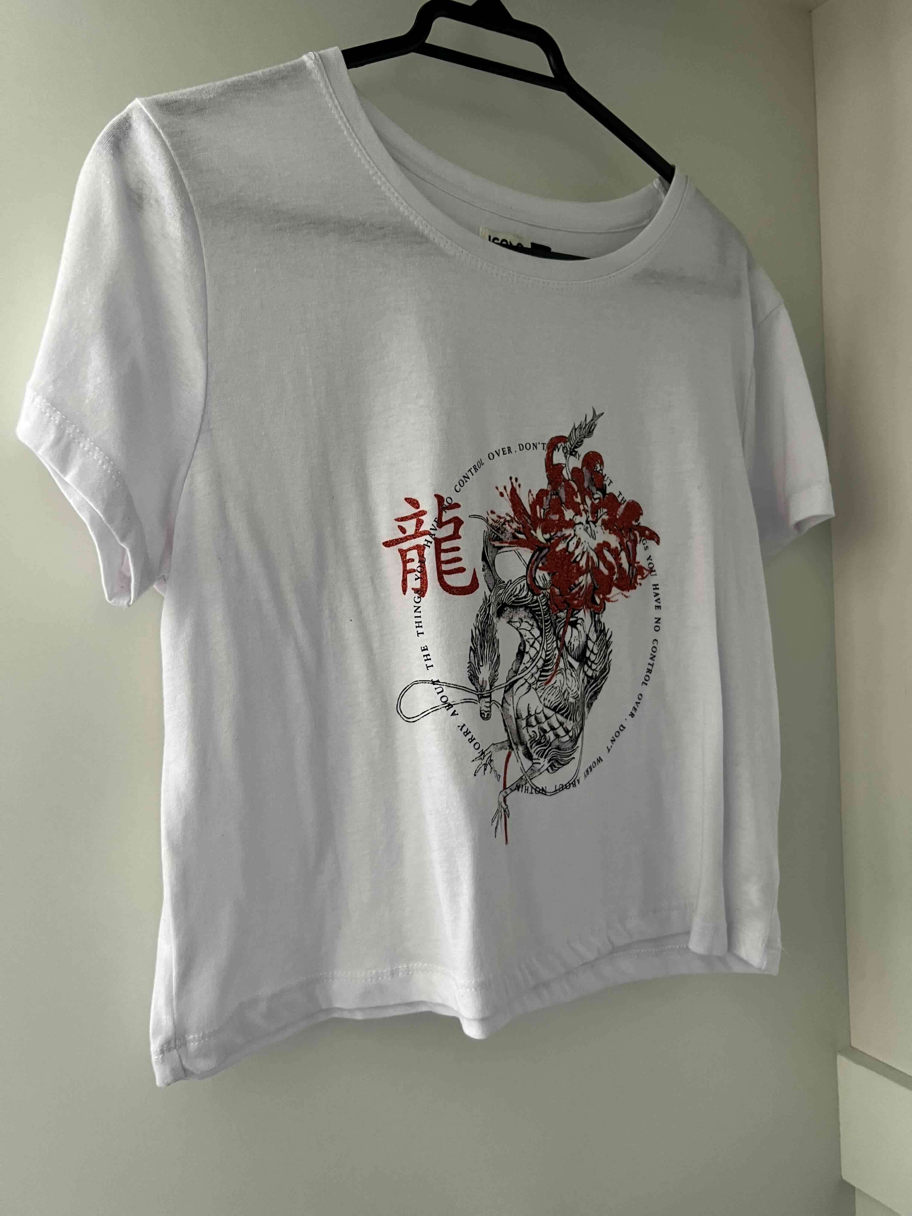 Polera blanca con diseño oriental (talla S) - miniatura 3