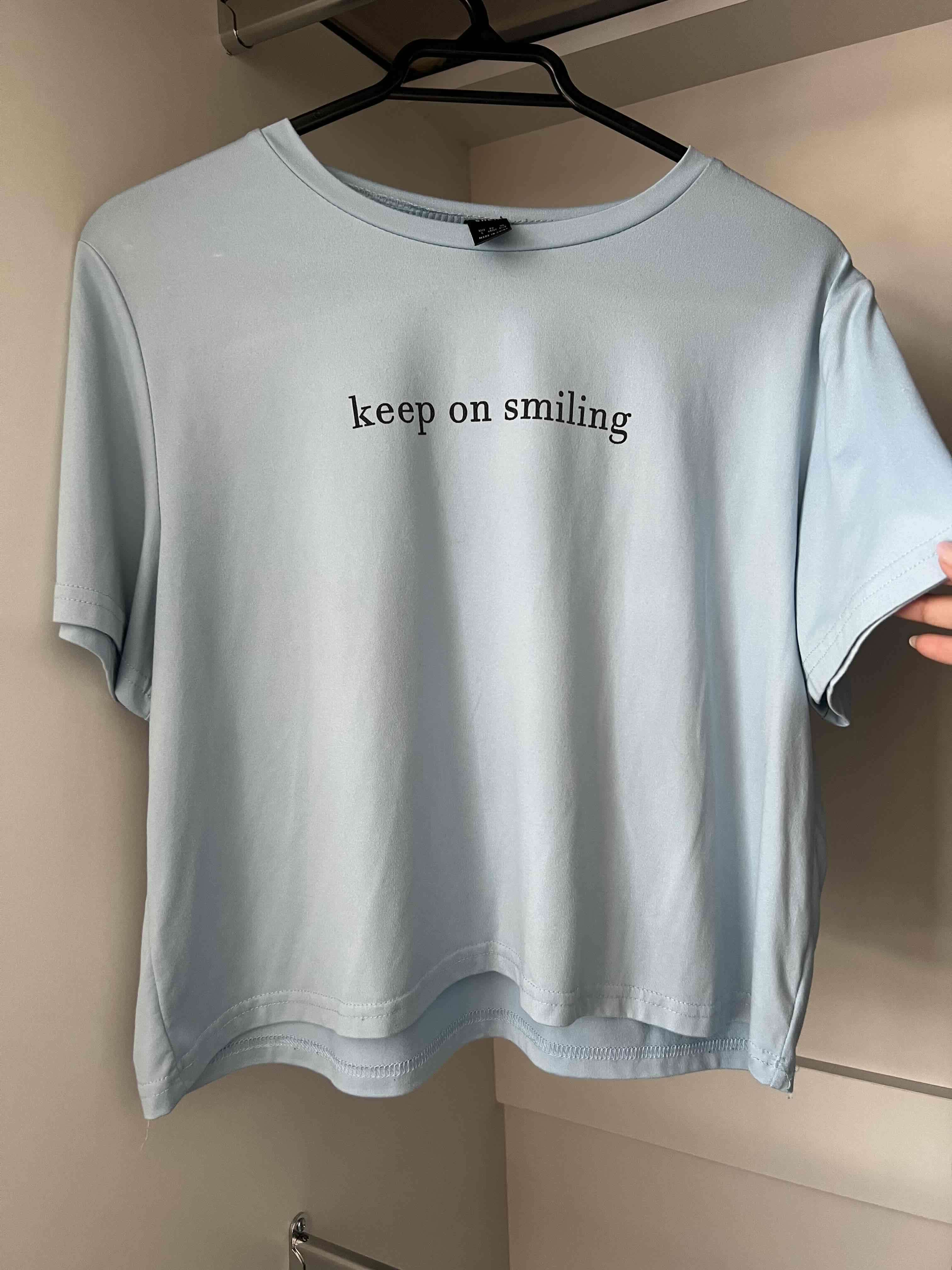 Polera azul con mensaje - miniatura 2