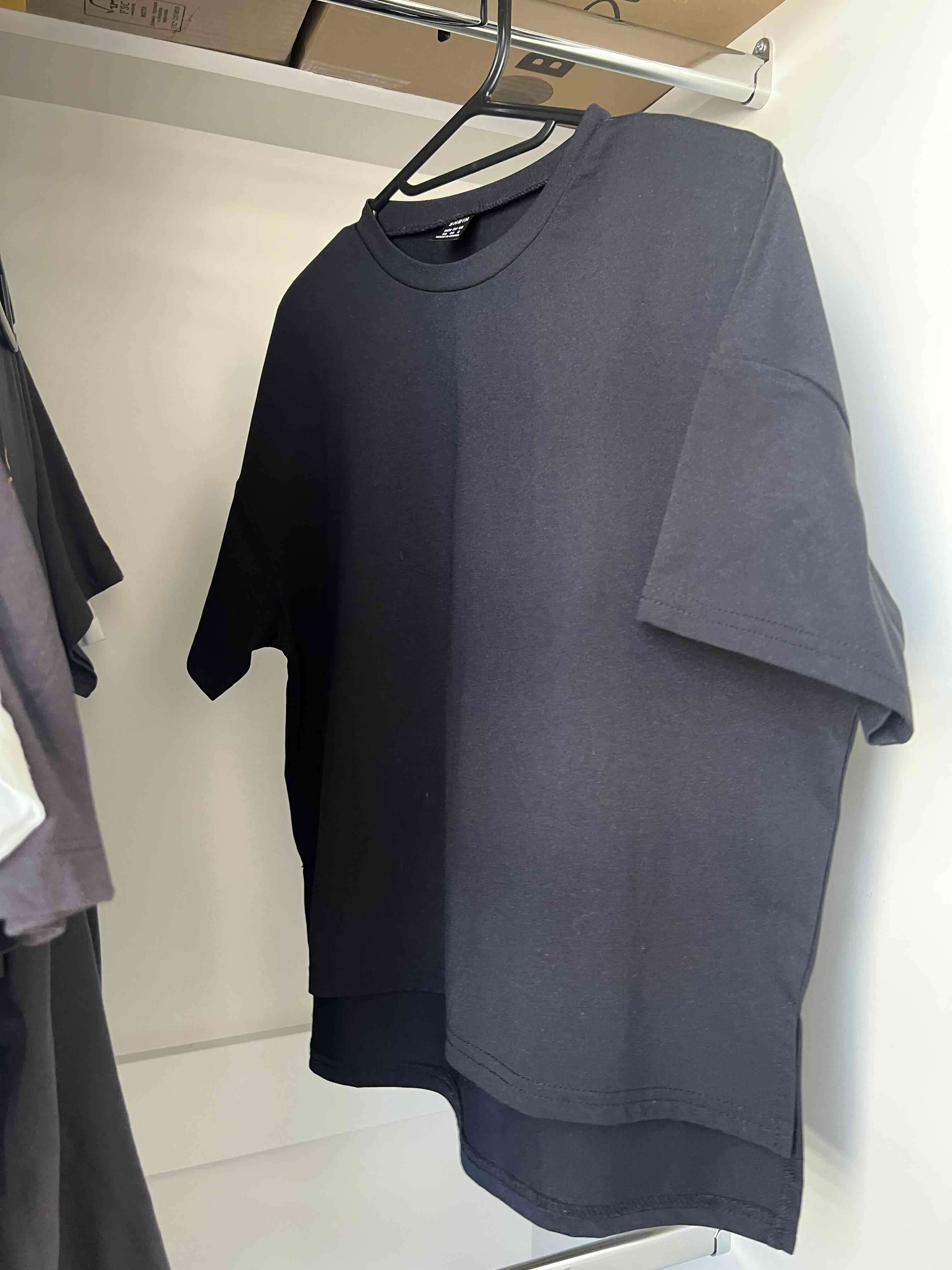 Polera negra básica - miniatura 2