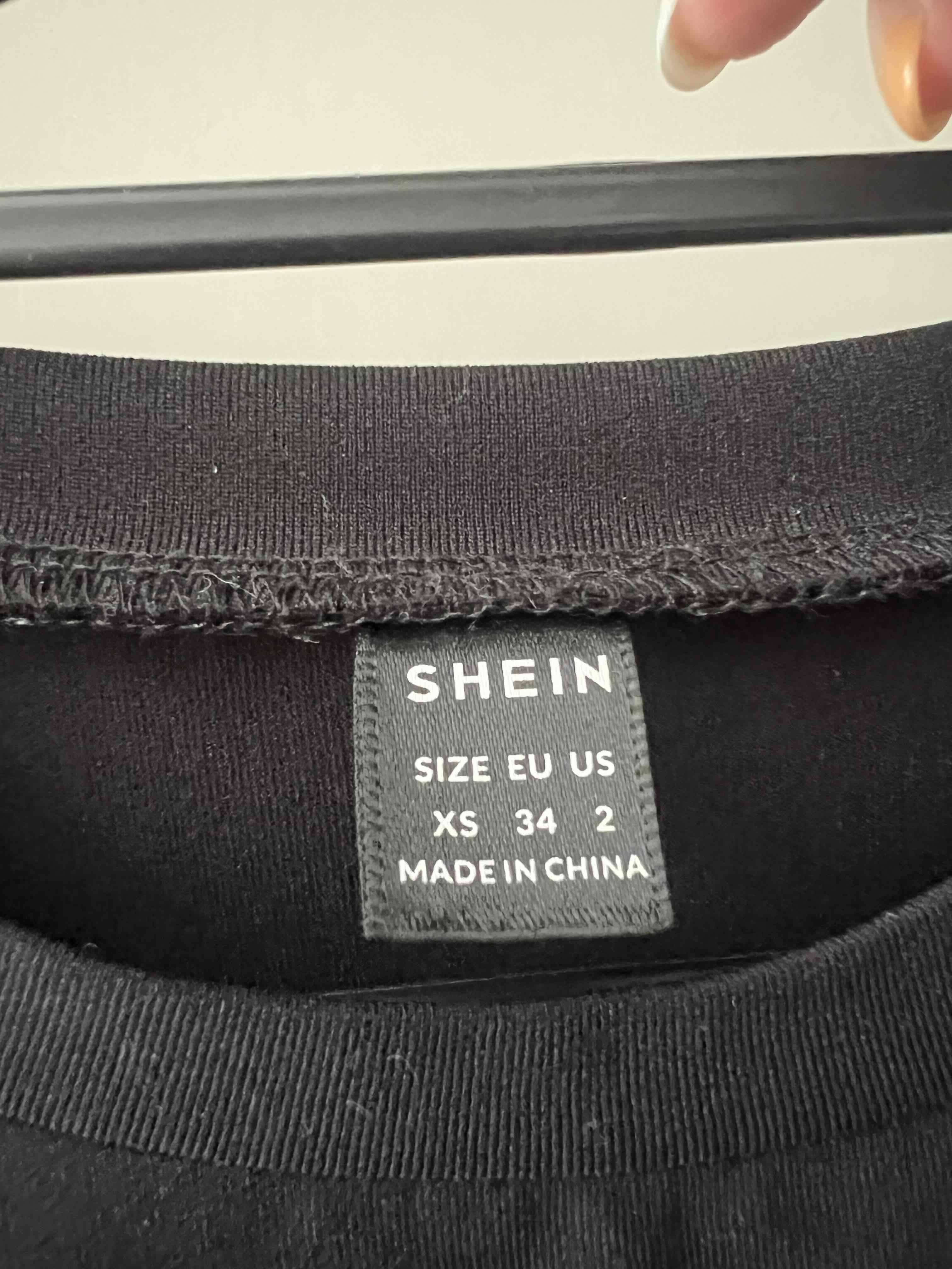 Polera negra básica - miniatura 4