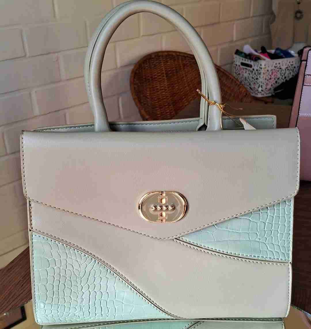 Cartera verde elegante