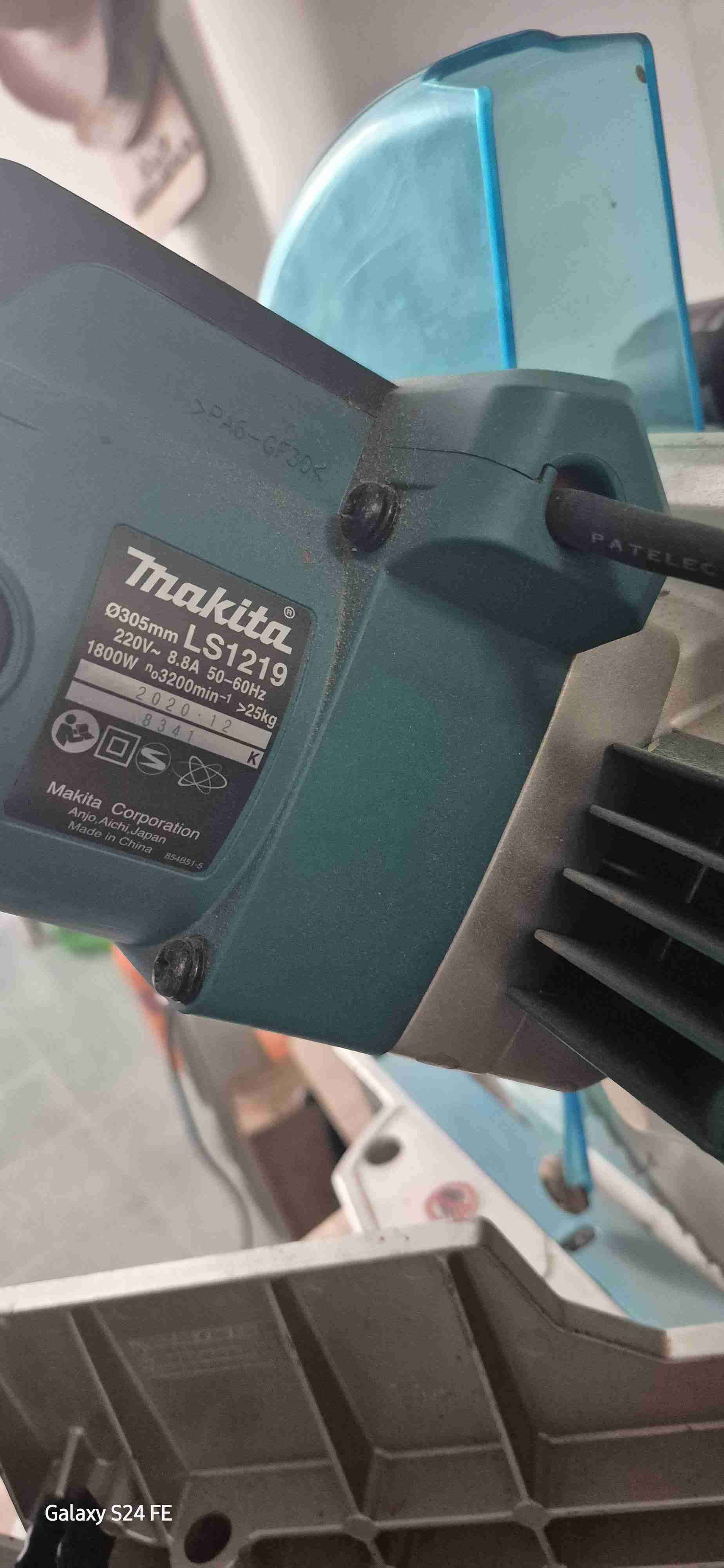 Sierra ingletadora Makita - miniatura 2