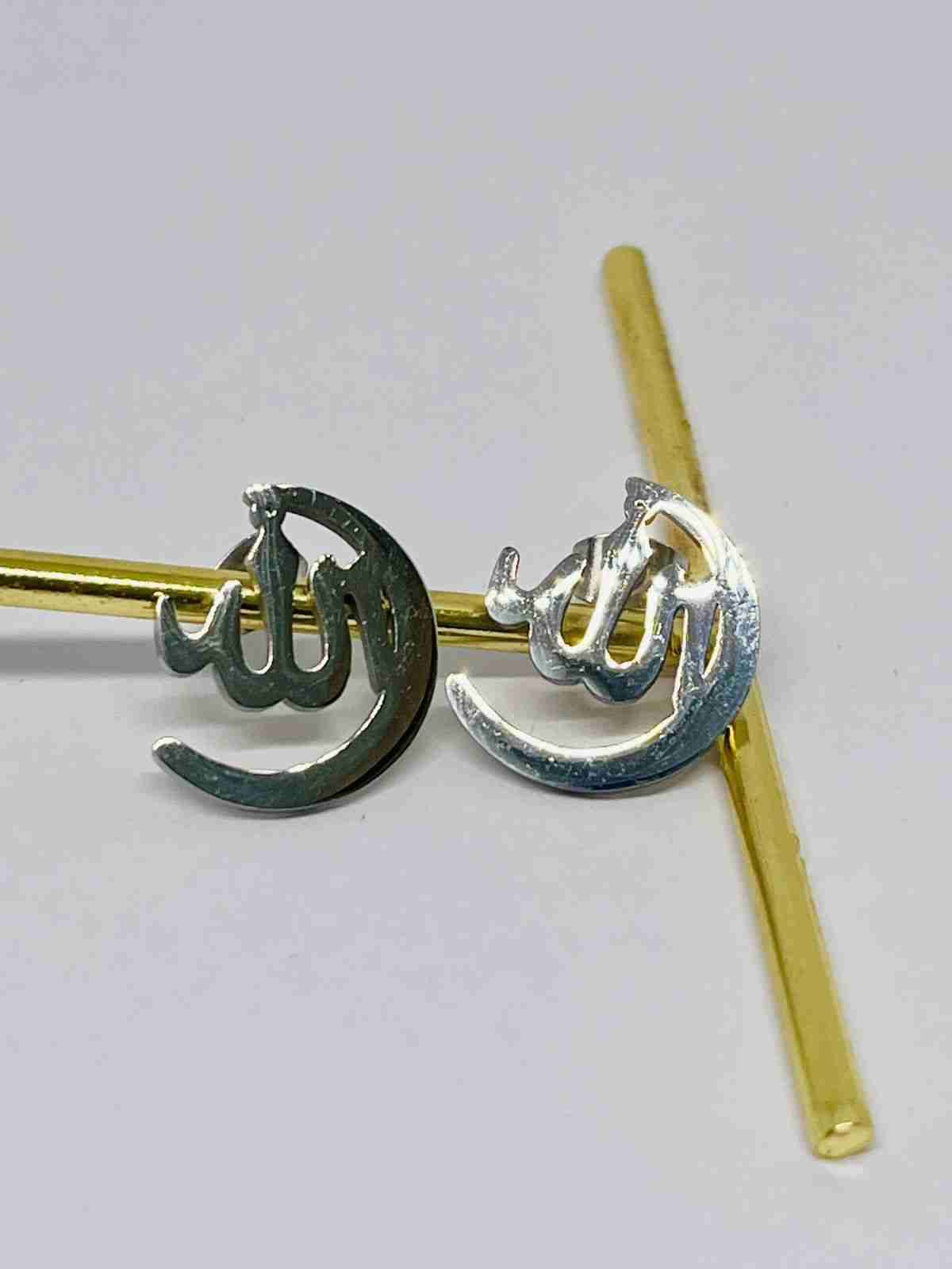 Collar dorado con colgante - miniatura 2