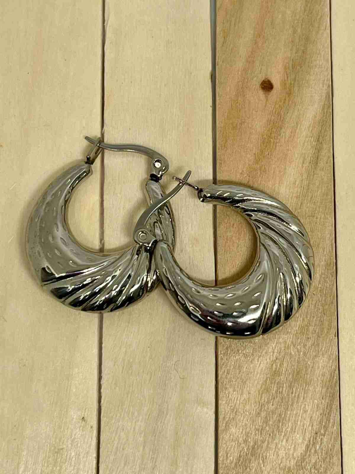 Collar dorado con colgante - miniatura 6