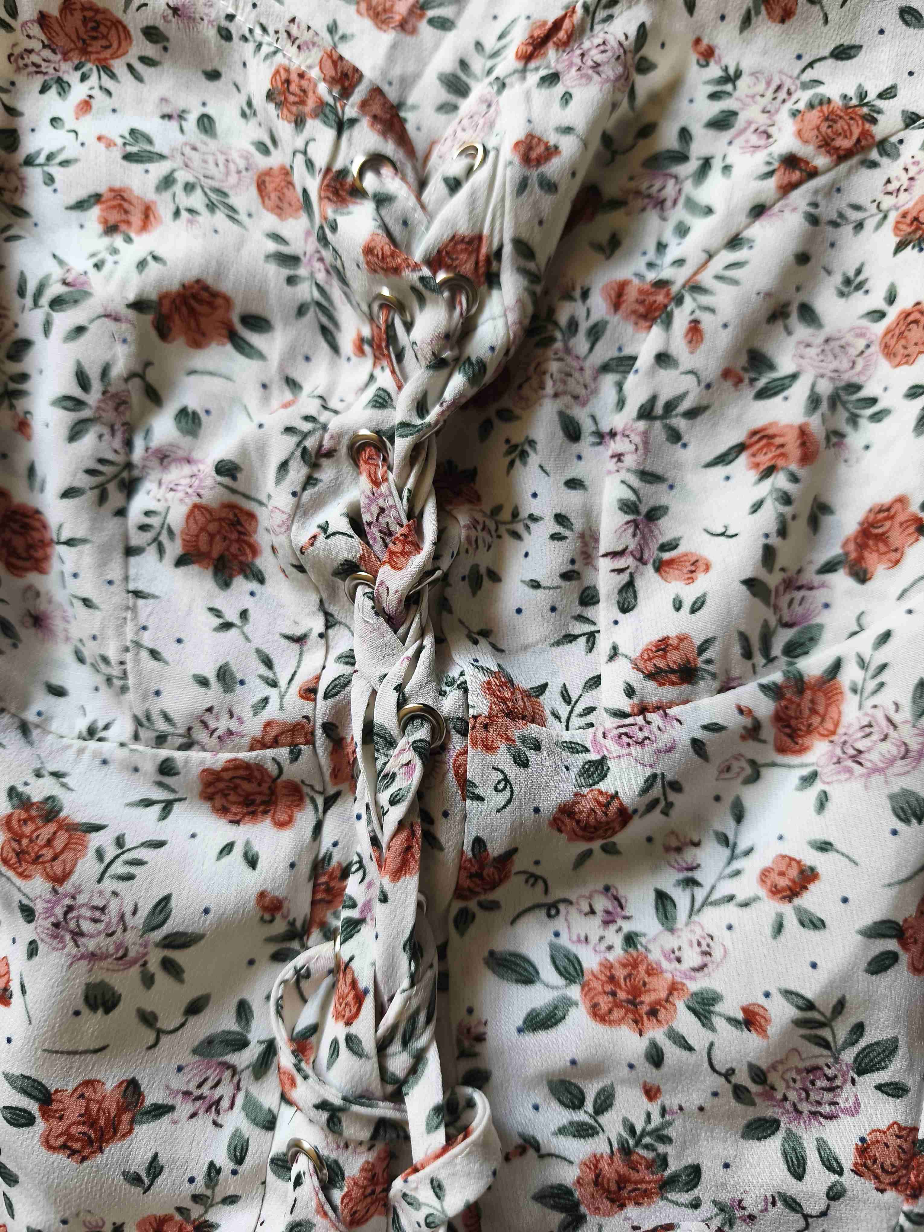 Crop top floral con lazo - miniatura 2