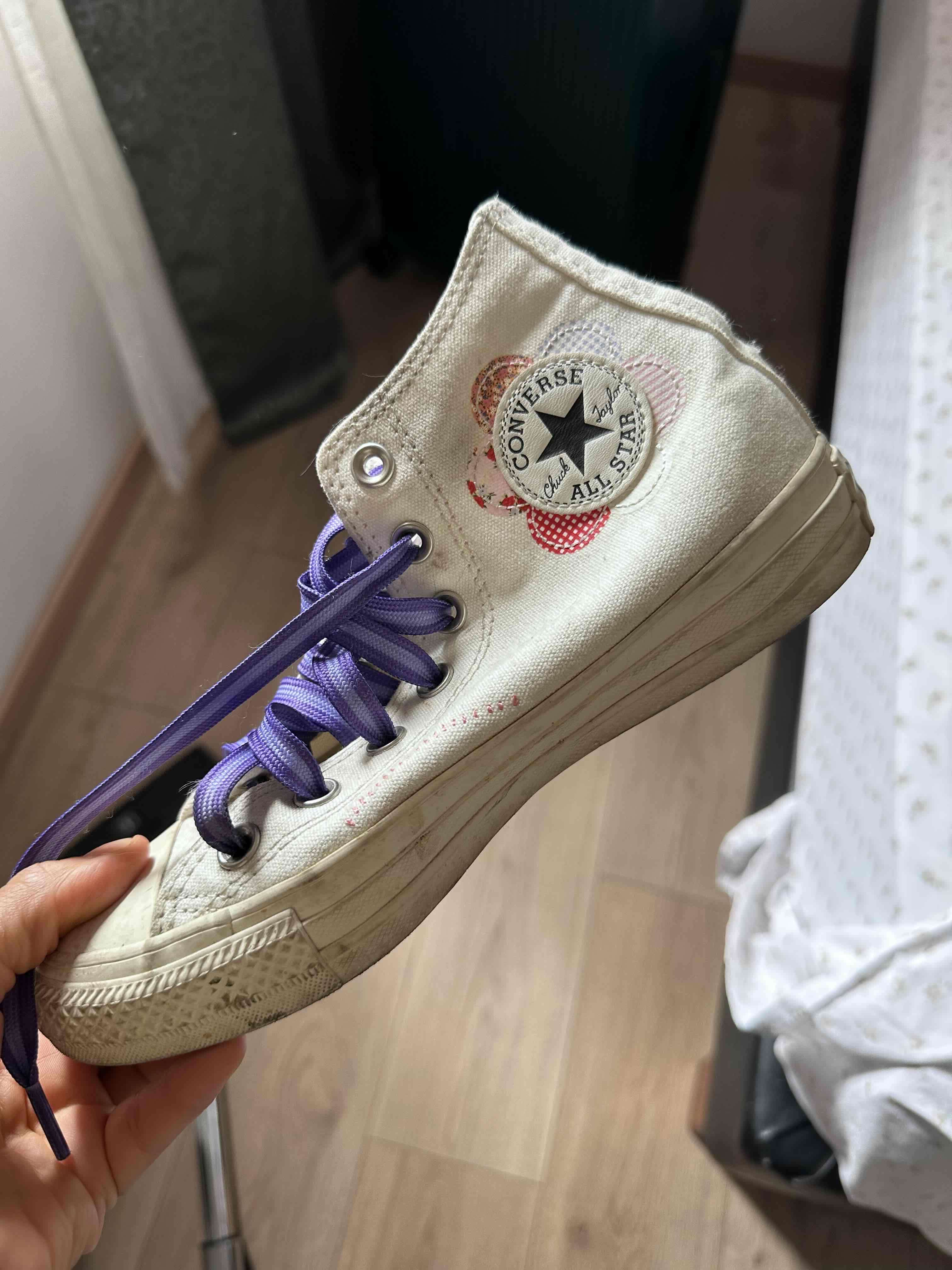 Zapatillas Converse blancas usadas