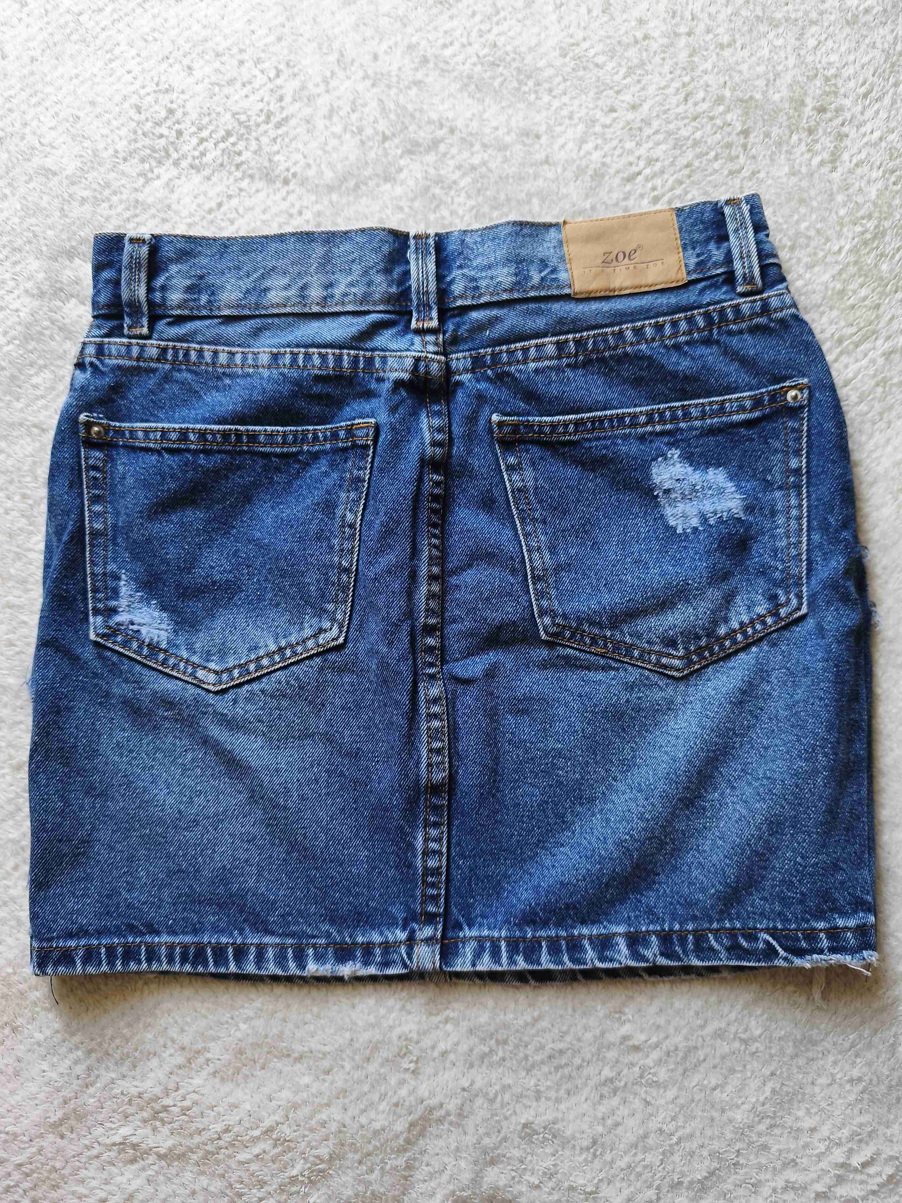 Falda de mezclilla con desgastes - miniatura 2