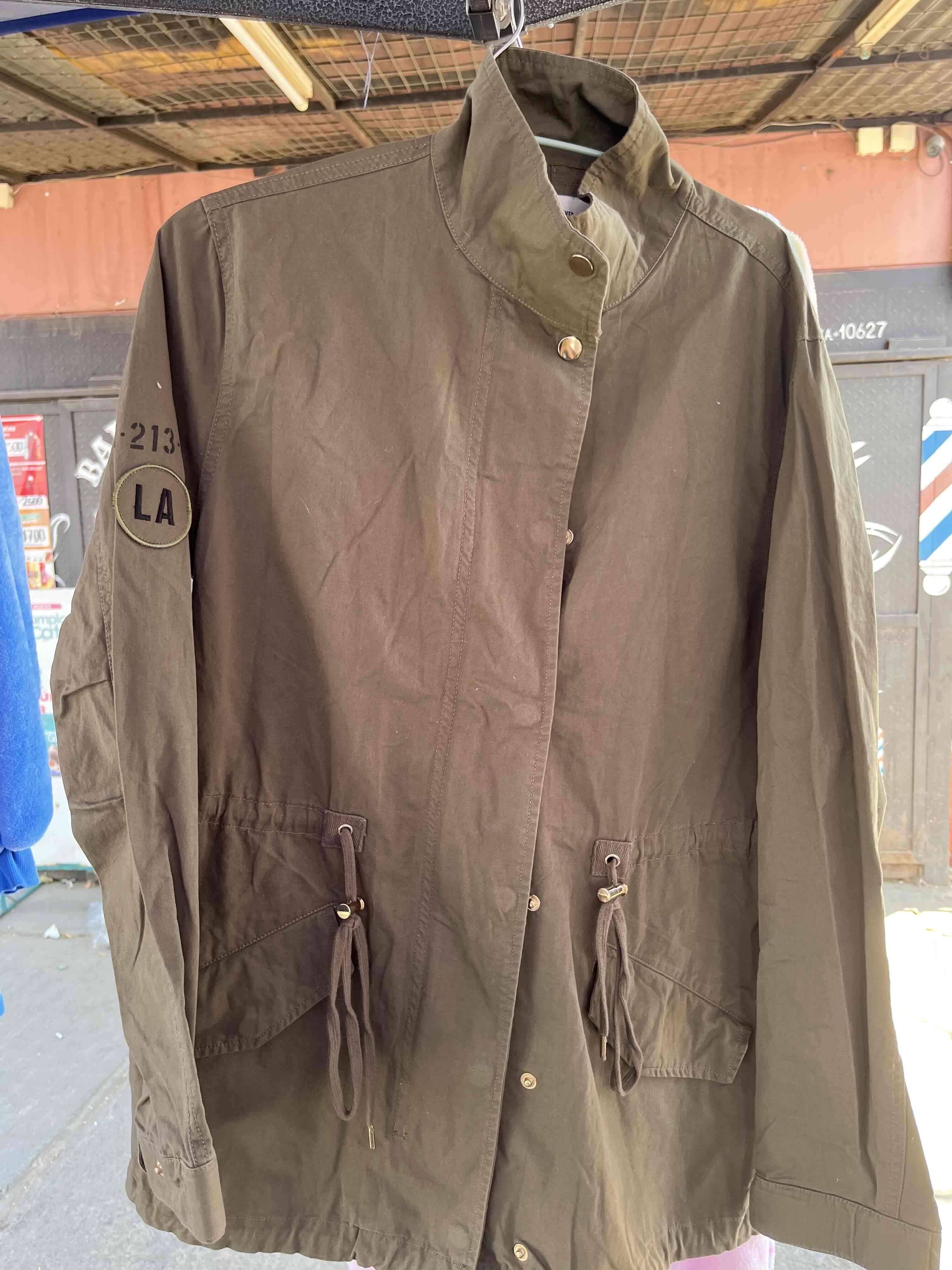 Chaqueta militar verde olivo forever21 - miniatura 1