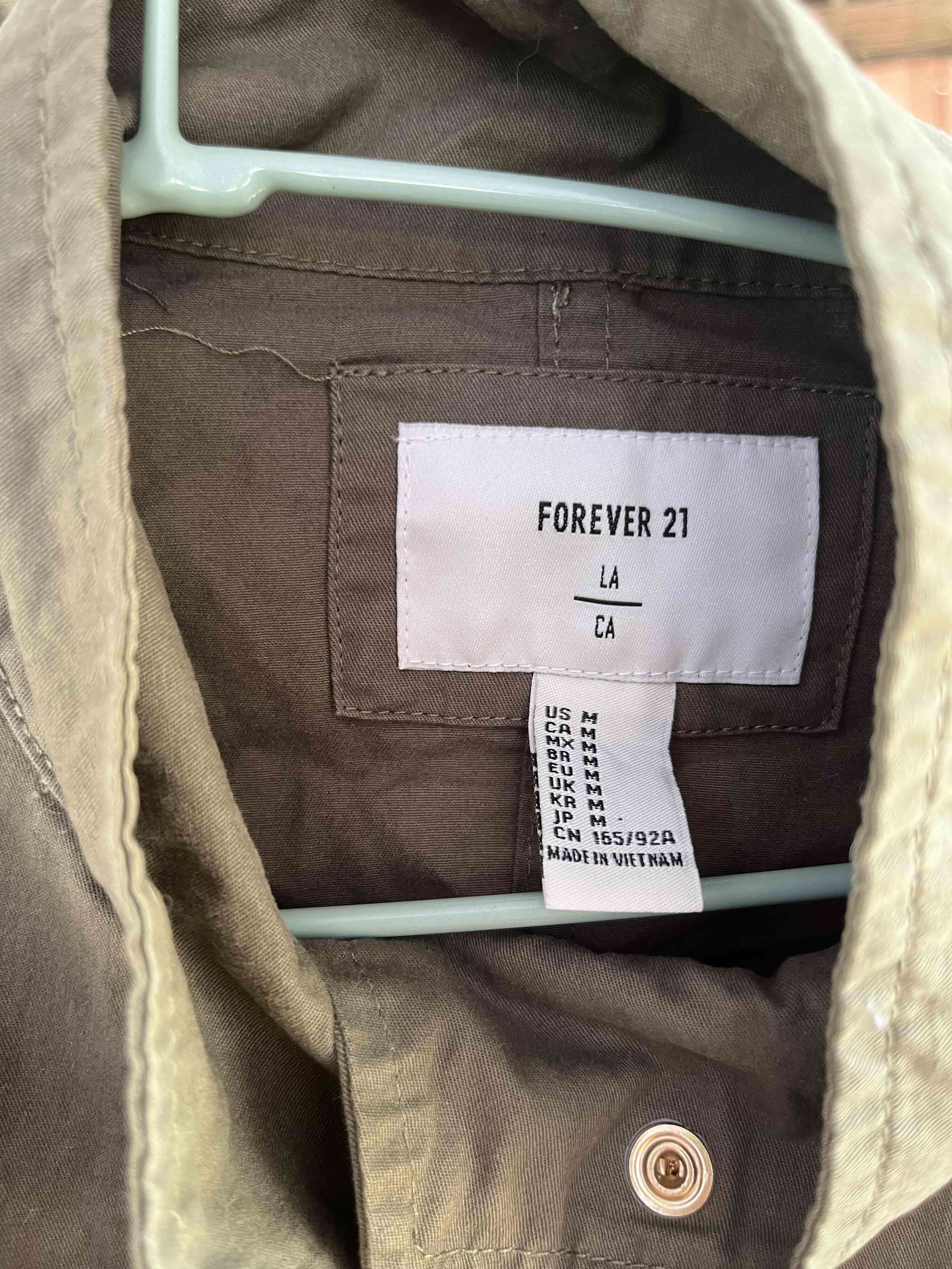 Chaqueta militar verde olivo forever21 - miniatura 2