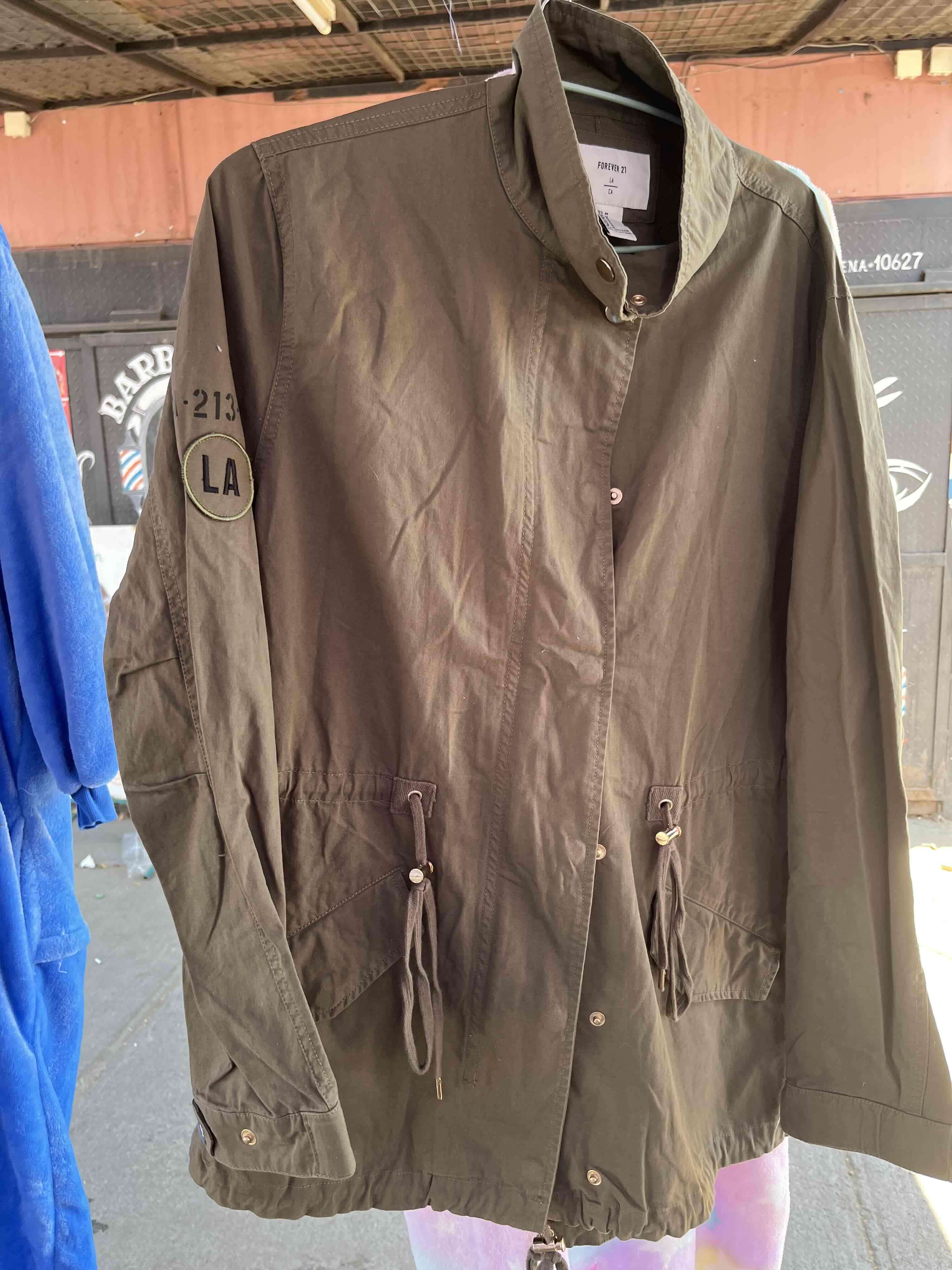 Chaqueta militar verde olivo forever21 - miniatura 3