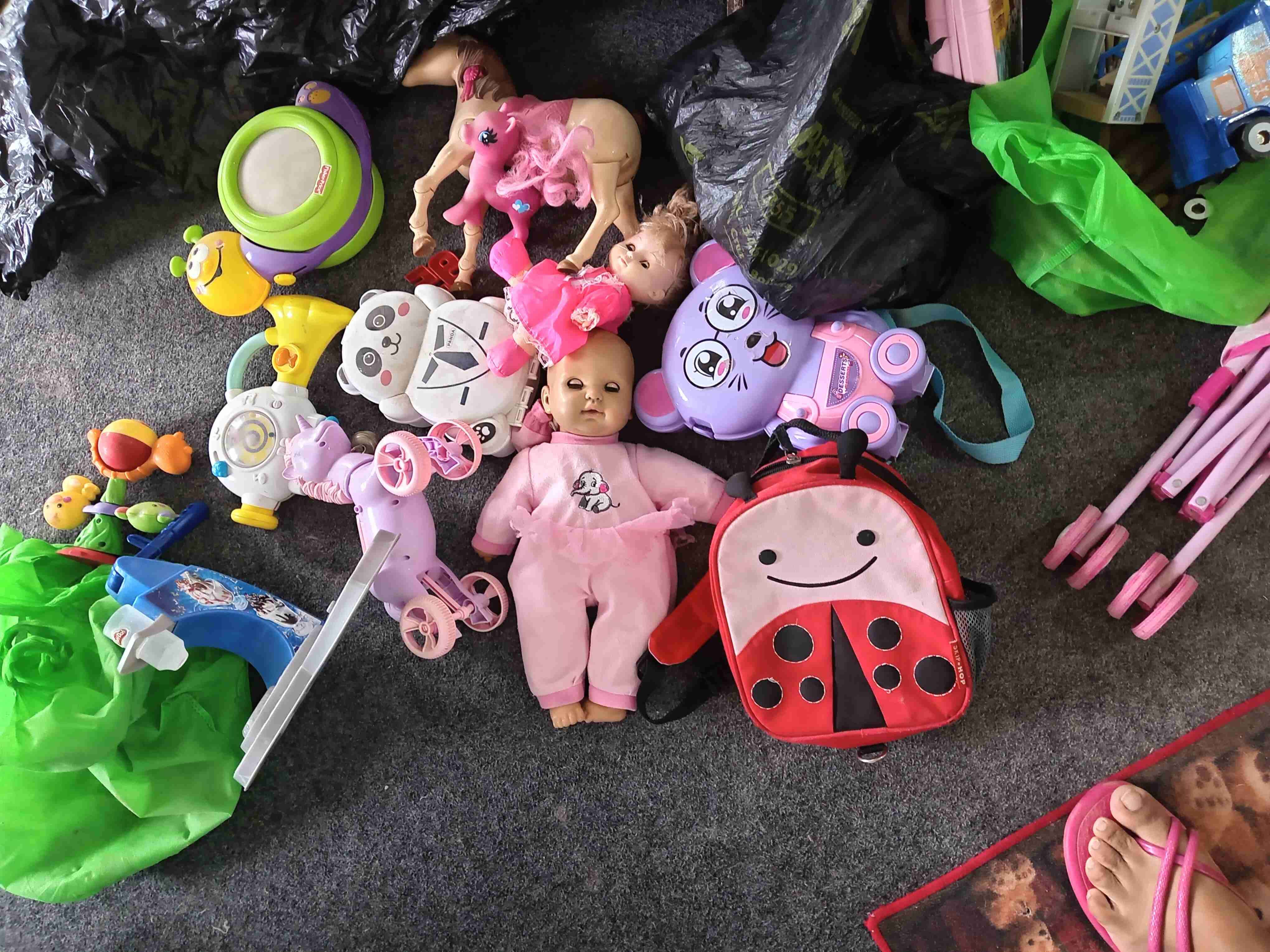 Mochilas y juguetes - miniatura 2