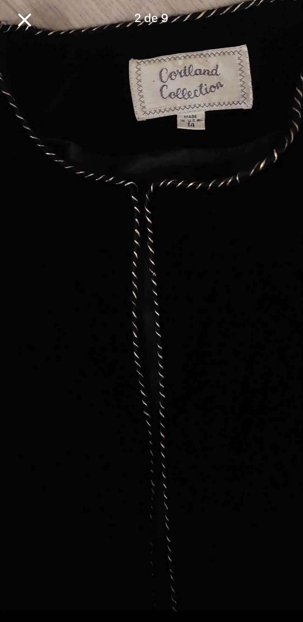 Blazer negra con detalle dorados - miniatura 2