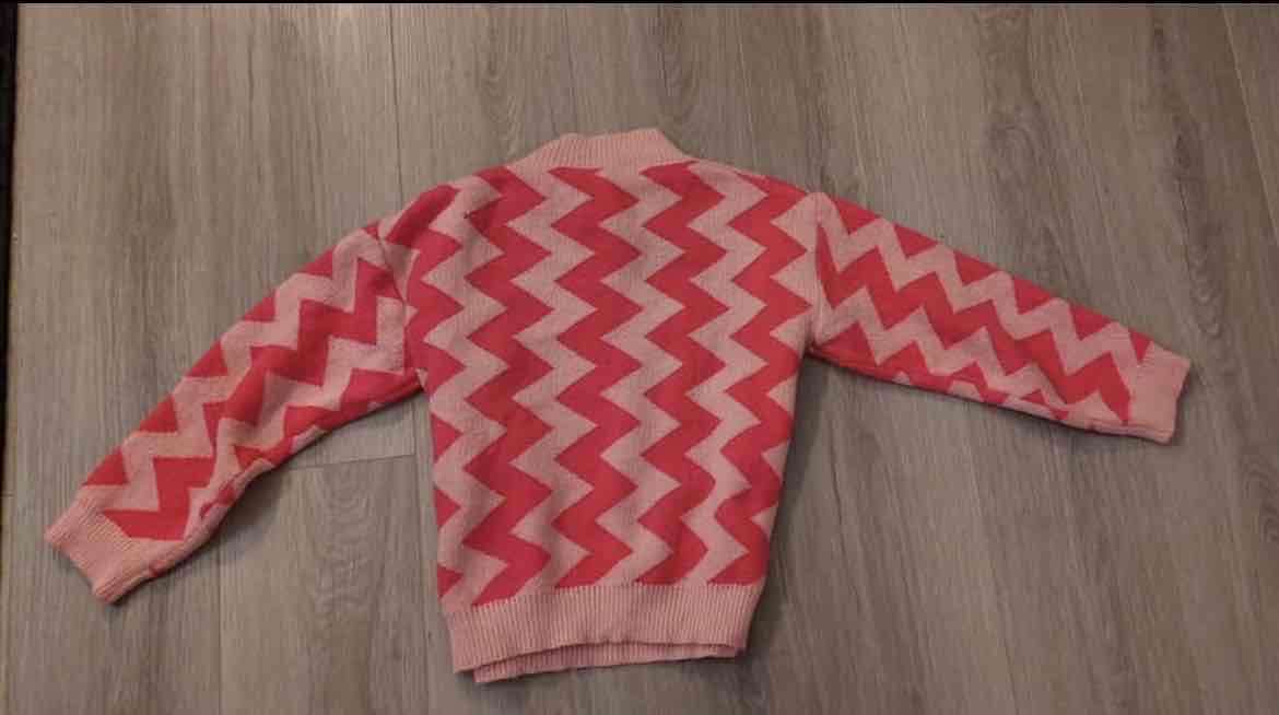 Suéter rosado con diseño zigzag - 3