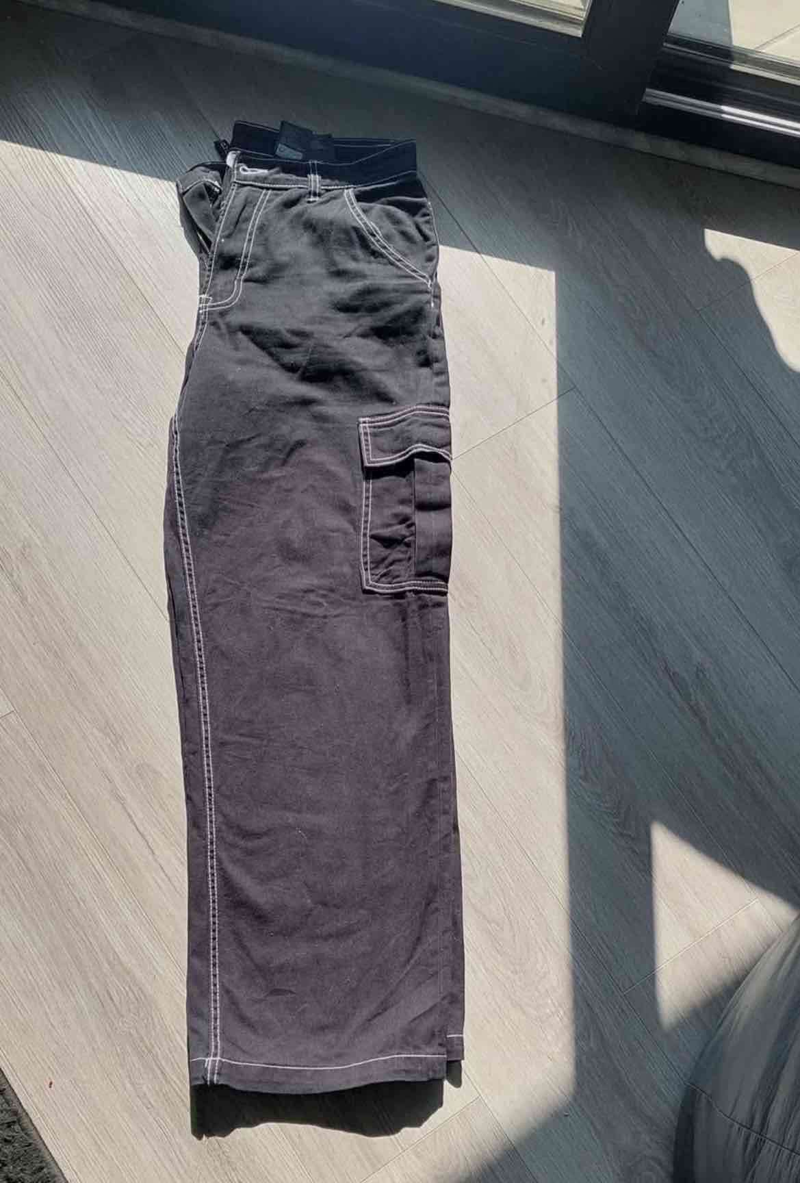 Pantalones cargo negros - miniatura 4